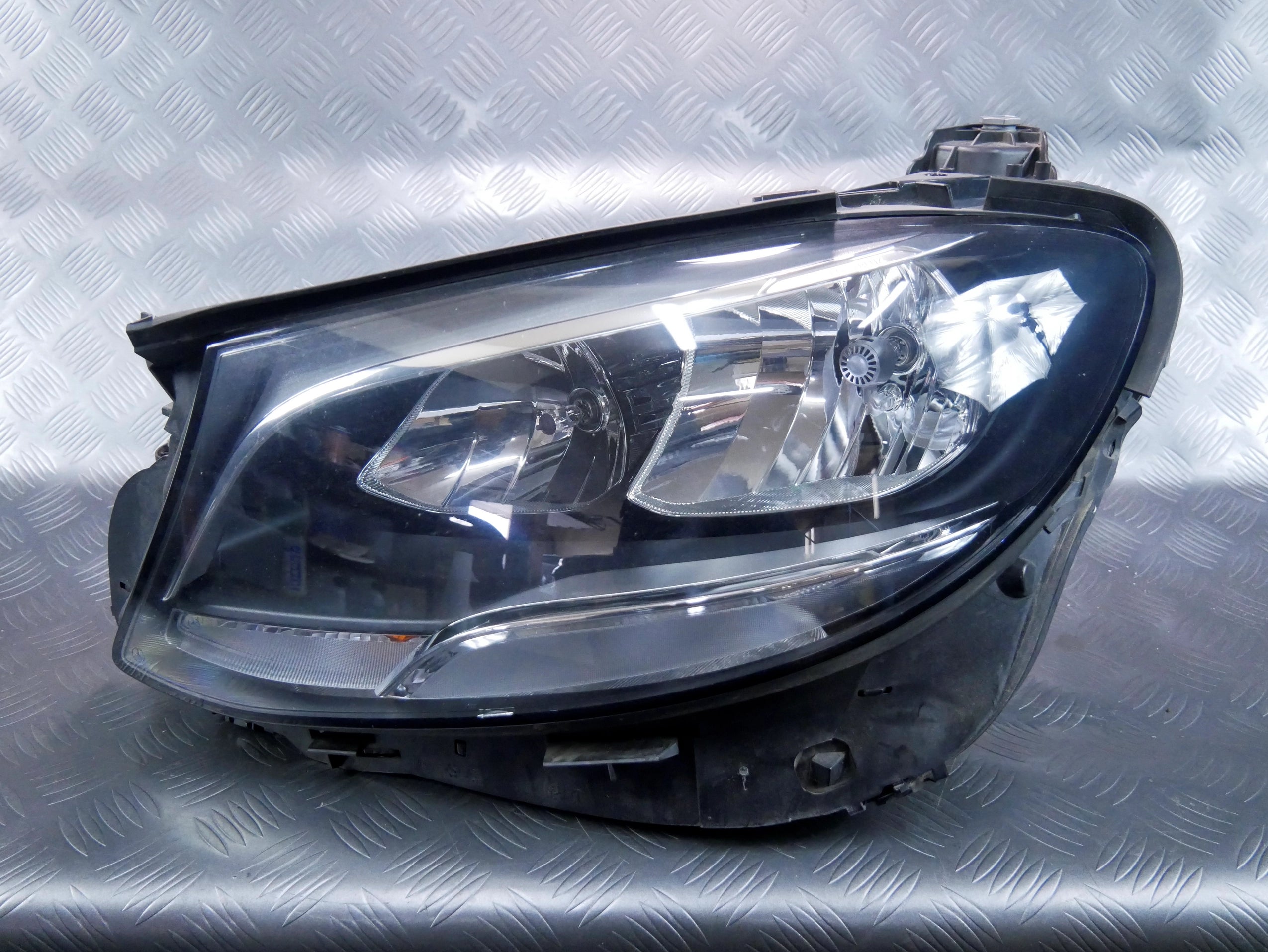 Lampa przód lewa zwykła A2138202161 Mercedes E220D W213