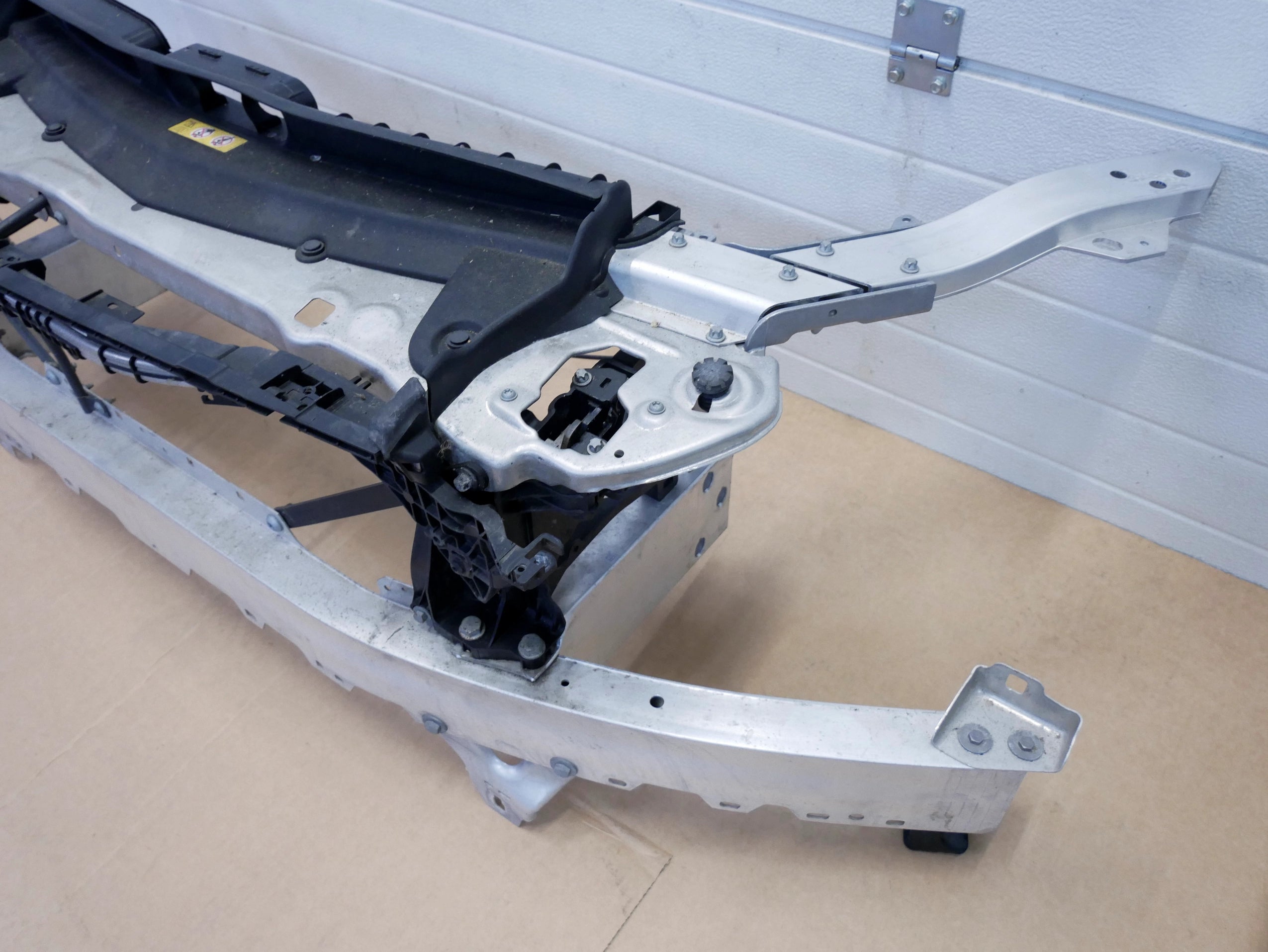 Wzmocnienie czołowe pas przedni kompletny Mercedes E220D W213