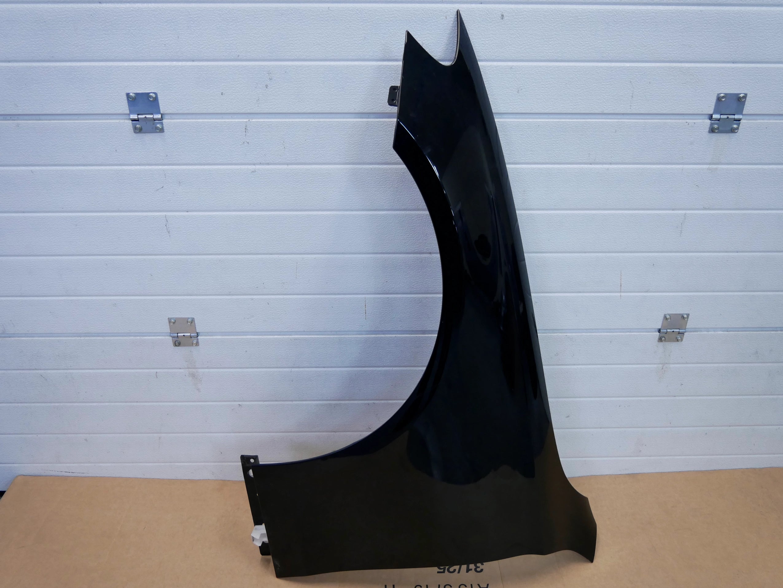 Błotnik przód przedni lewy ALU 9040 Mercedes E220D W213