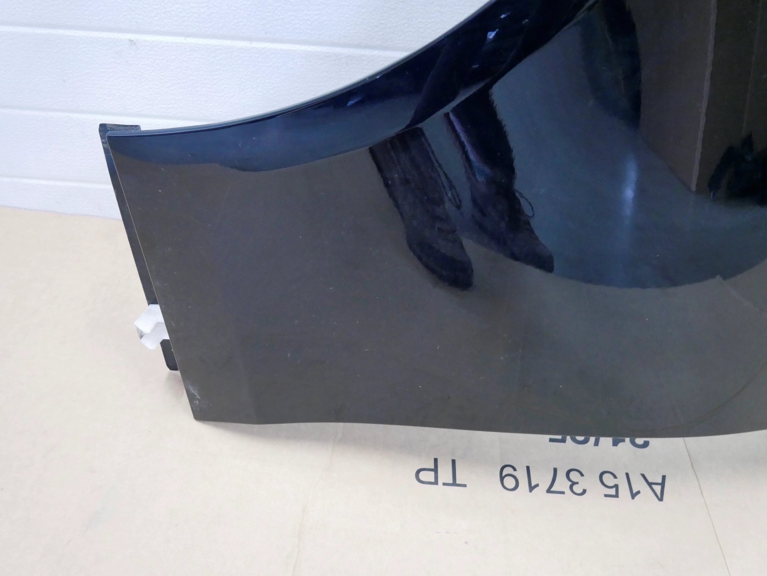 Błotnik przód przedni lewy ALU 9040 Mercedes E220D W213