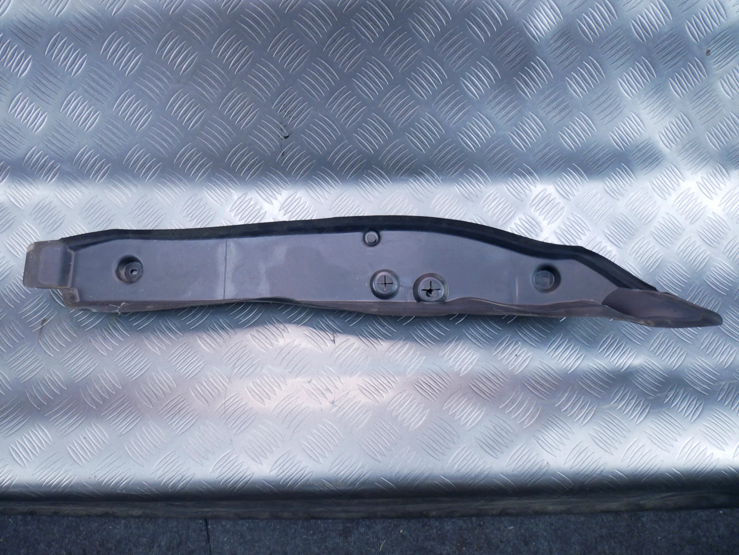 Osłona wygłuszenie błotnika przód lewe A2138890300 Mercedes E220D W213