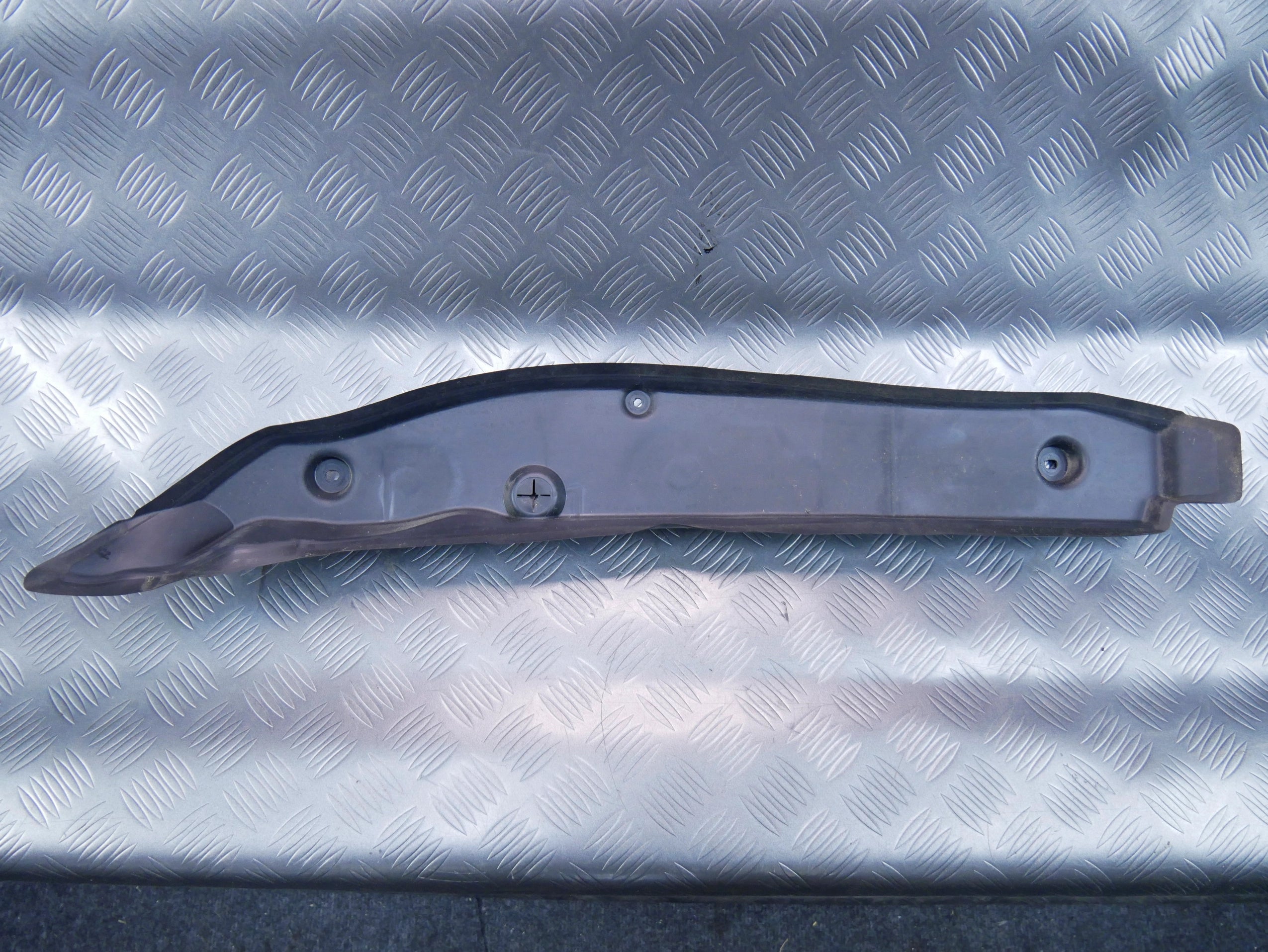 Osłona wygłuszenie błotnika przód prawe A2138890400 Mercedes E220D W213