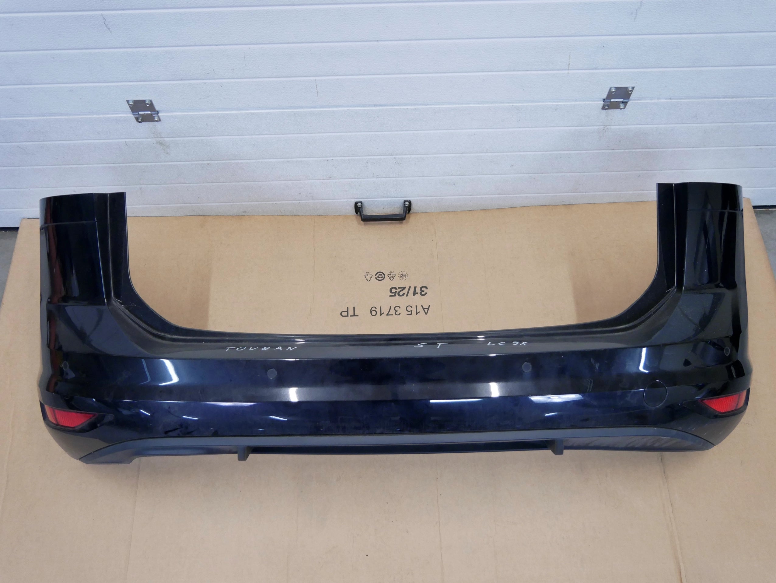 Zderzak tył tylny 6xPDC LC9X VW TOURAN III 5T