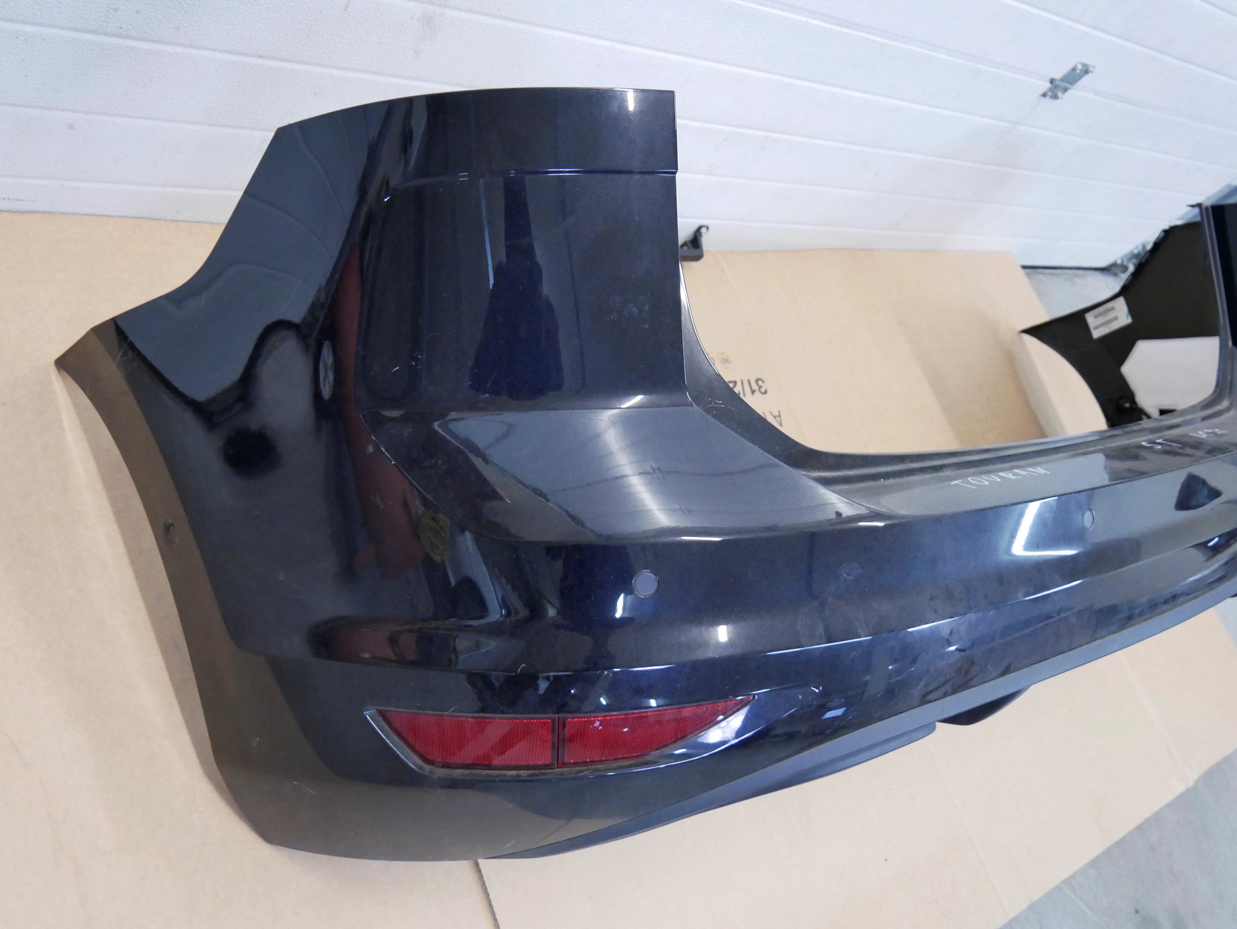 Zderzak tył tylny 6xPDC LC9X VW TOURAN III 5T