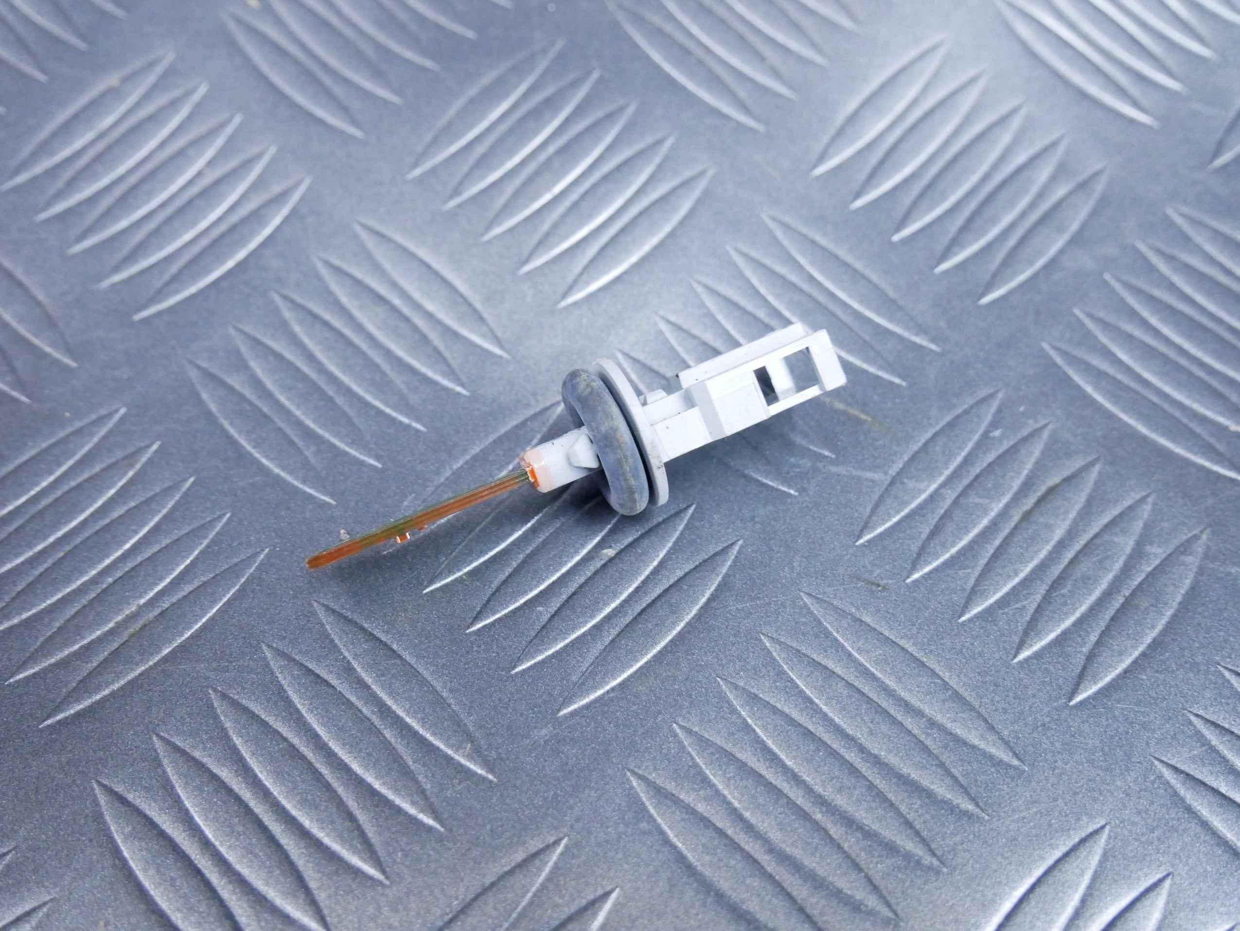 Czujnik temperatury nagrzewnicy 1K0907543E VW AUDI SKODA