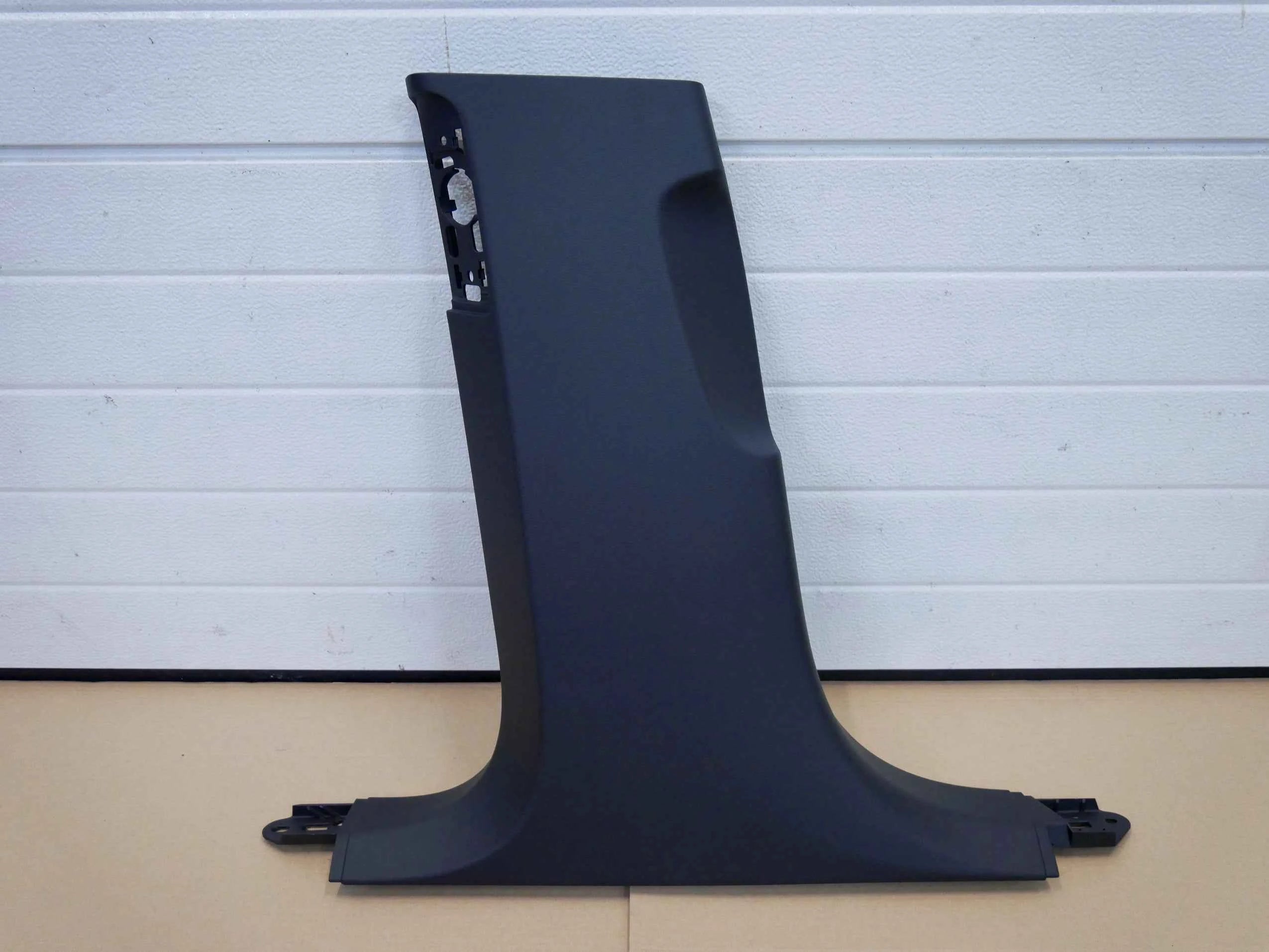 Osłona słupka środkowego dolna lewa 4H0867243 AUDI A8 4H LIFT