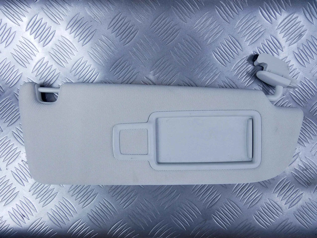 Osłona przeciwsłoneczna słonecznik prawy 4H0857552 AUDI A8 4H