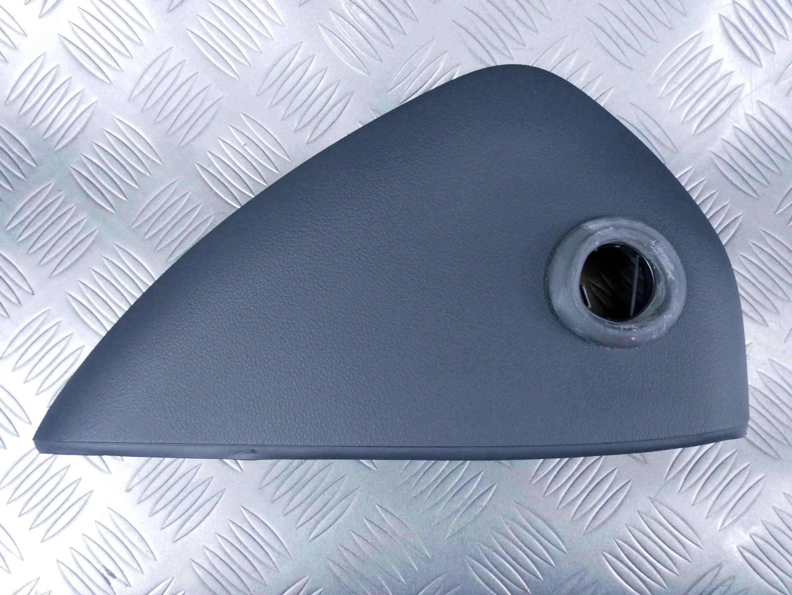 Osłona zaślepka boku konsoli prawa 4H1857086A AUDI A8 4H