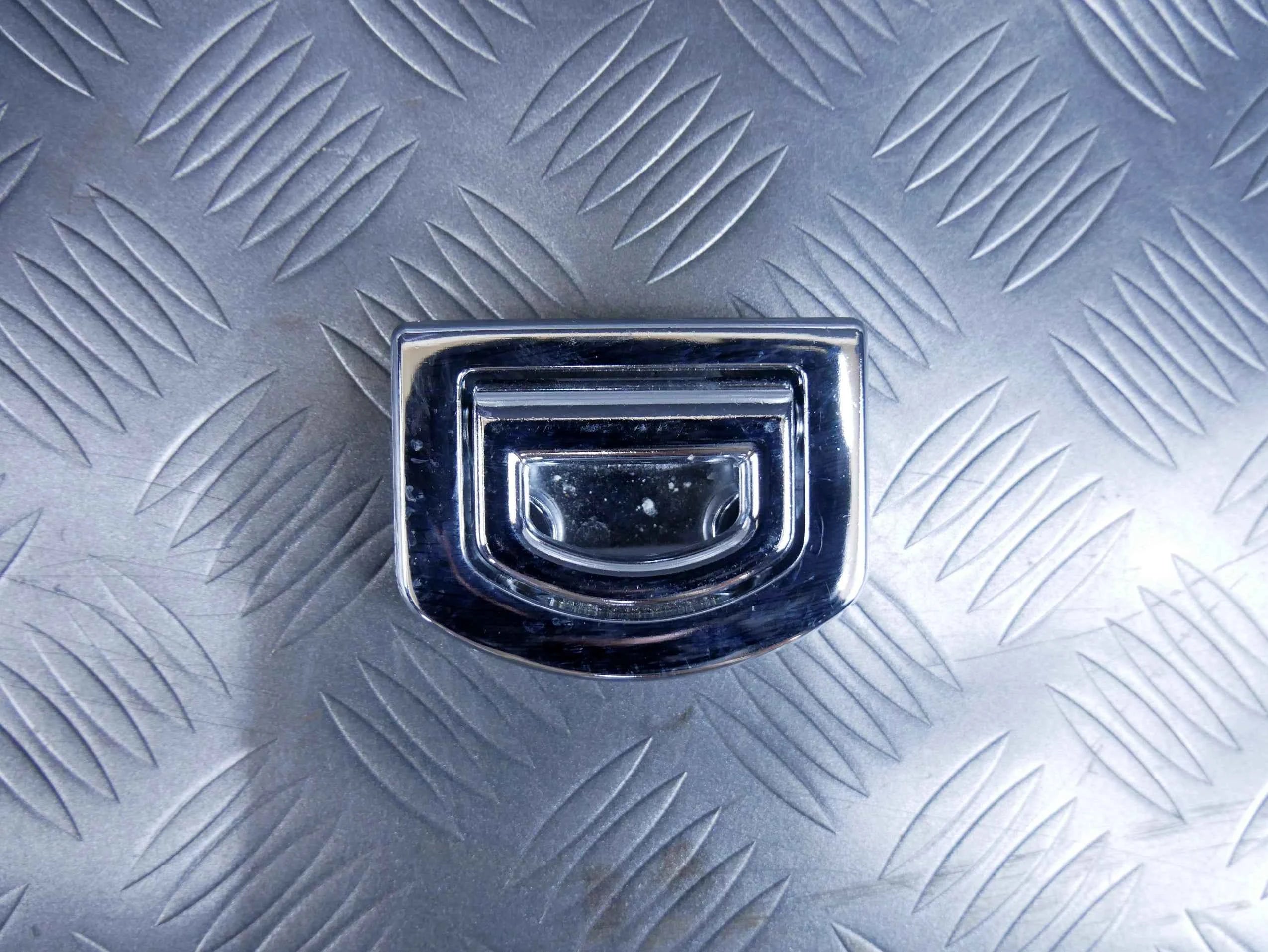 Uchwyt zaczep mocowanie bagażnika CHROM 1K0864203 AUDI A8 4H
