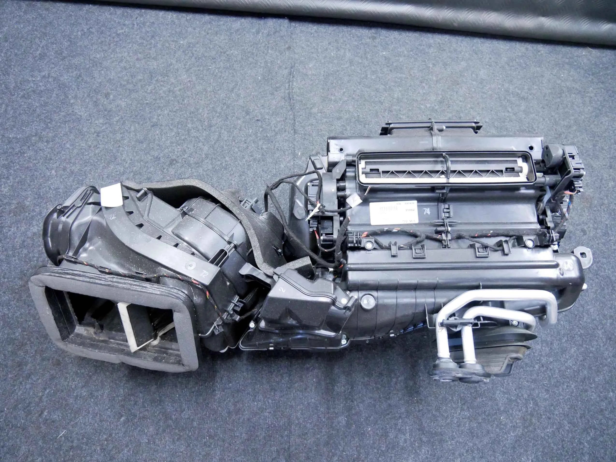 Nagrzewnica 4M1820005G AUDI A8 4N