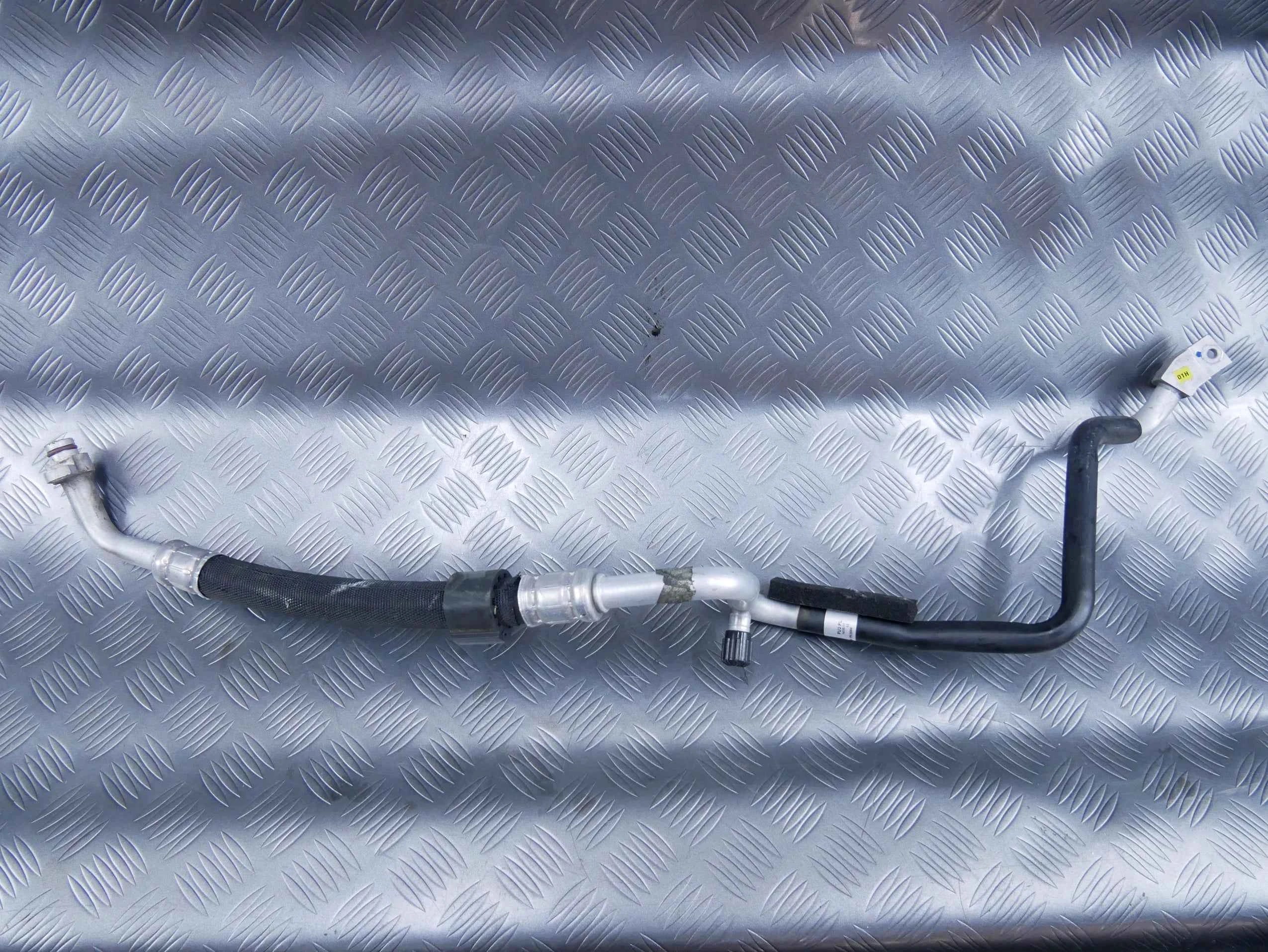 Rurka przewód klimatyzacji 4N1260740G AUDI A8 4N