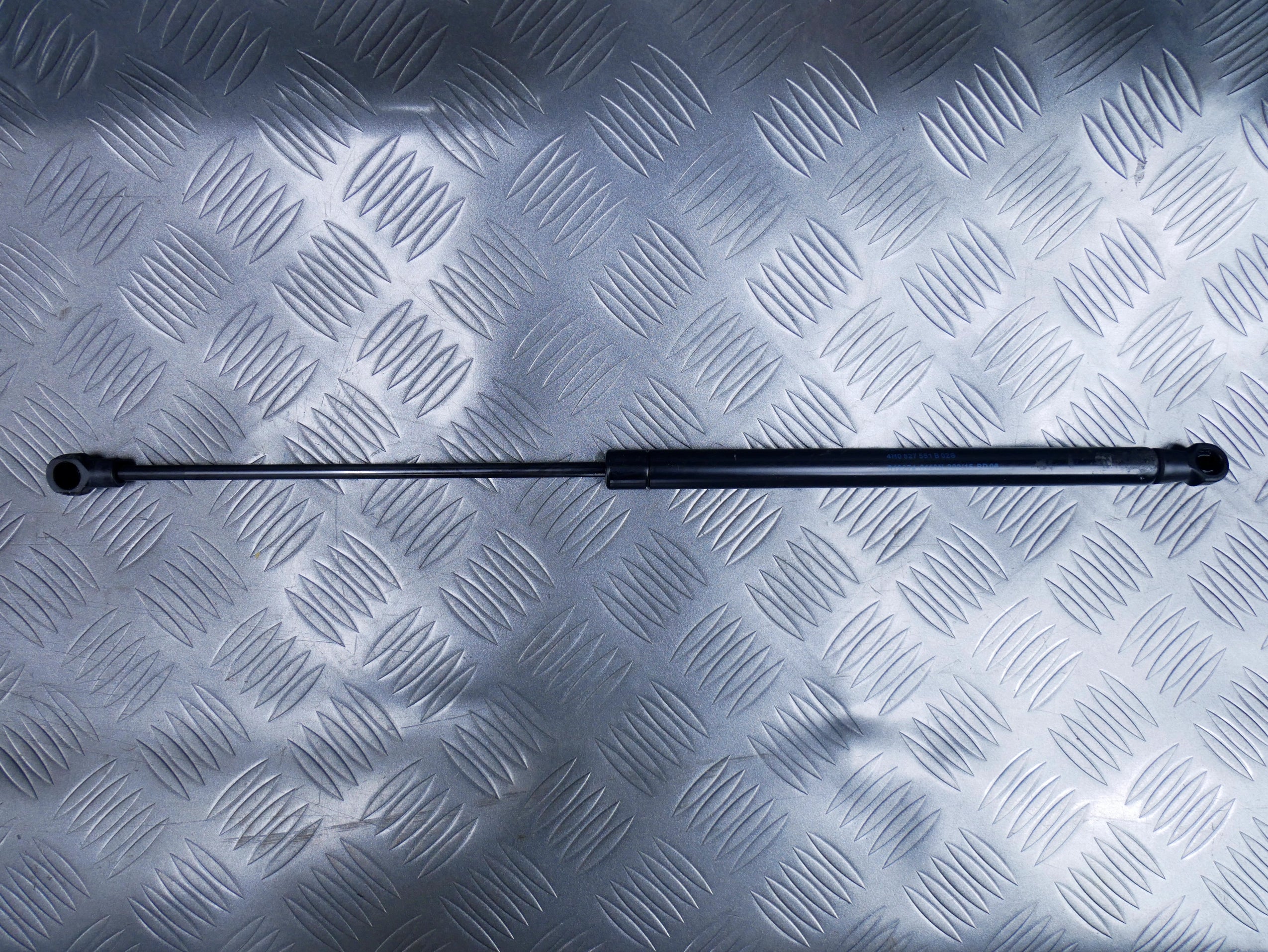 Siłownik teleskop tylnej klapy 4H0827551B AUDI A8 4H