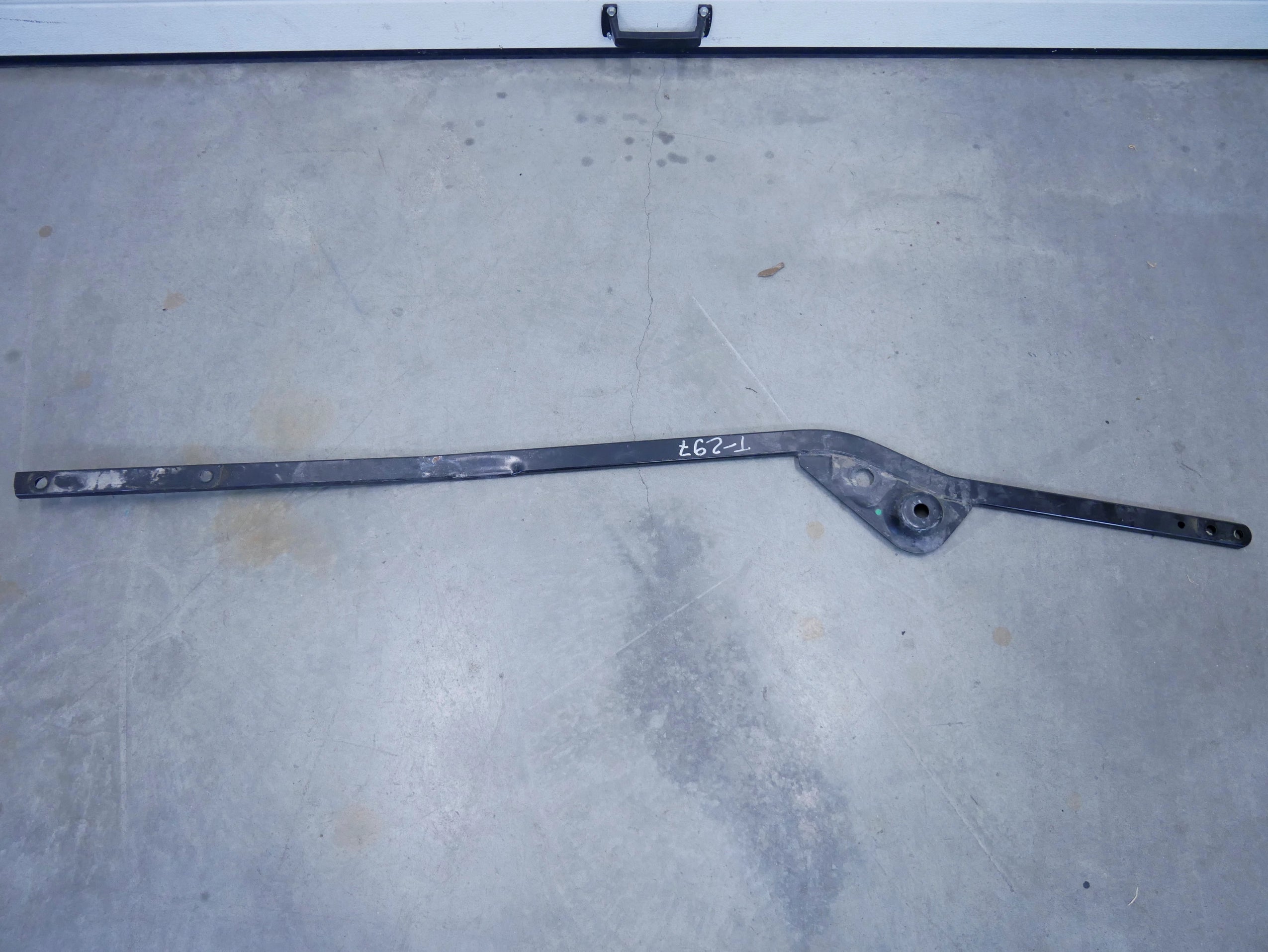 Wspornik wzmocnienie podwozia prawe 4K0505476D AUDI A8 D5 4N0