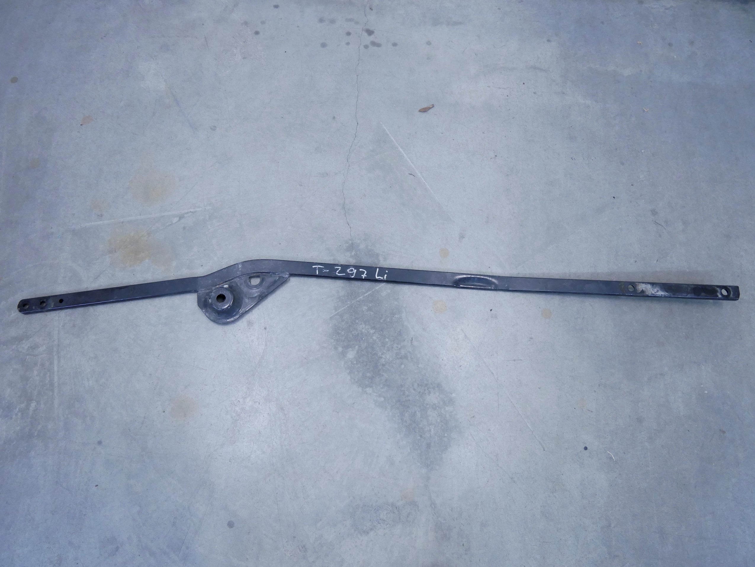 Wspornik wzmocnienie podwozia lewe 4K0505475D AUDI A8 D5 4N0