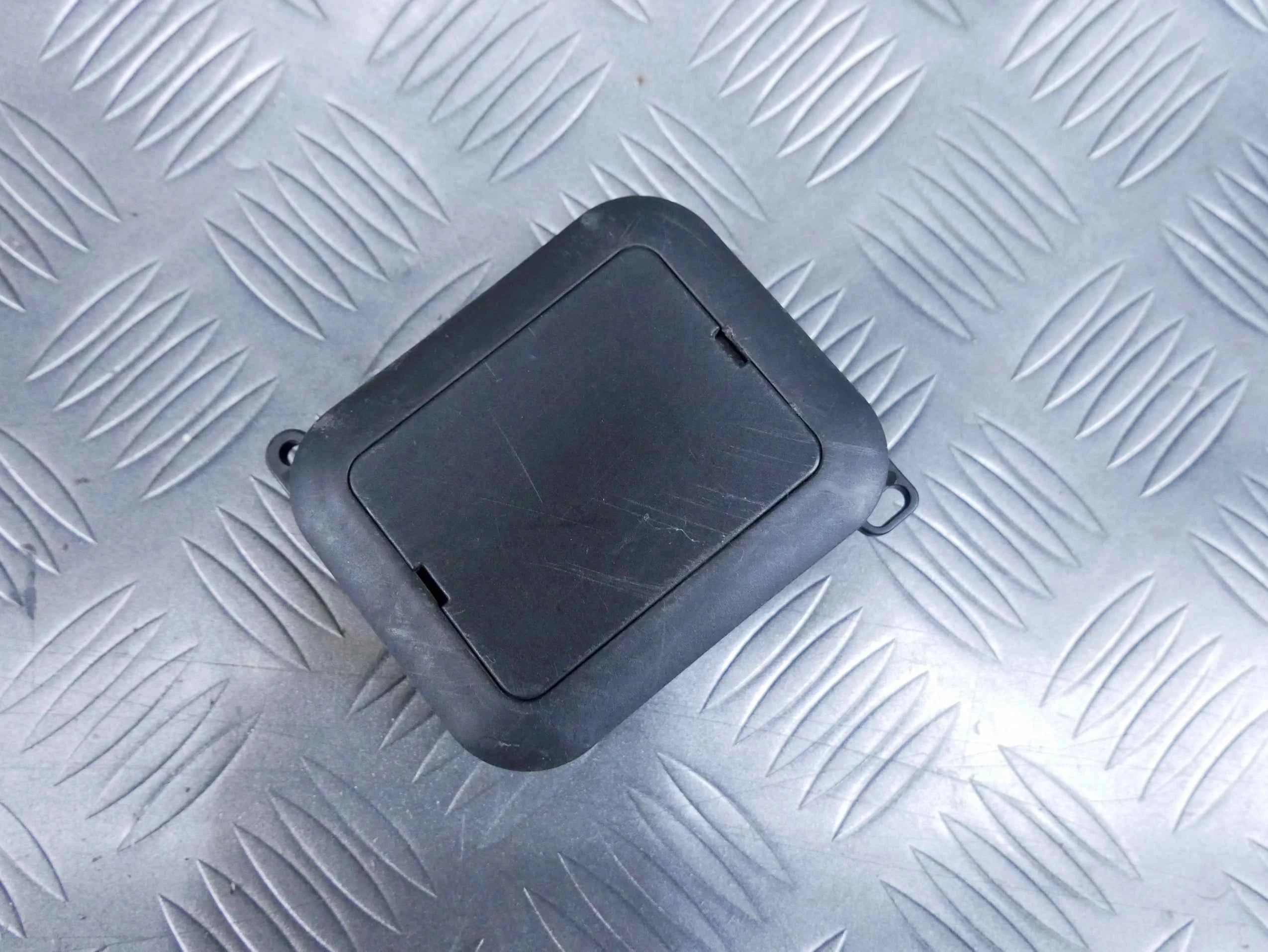 Osłona zaślepka dywanu 4M0713079 AUDI A8 4H