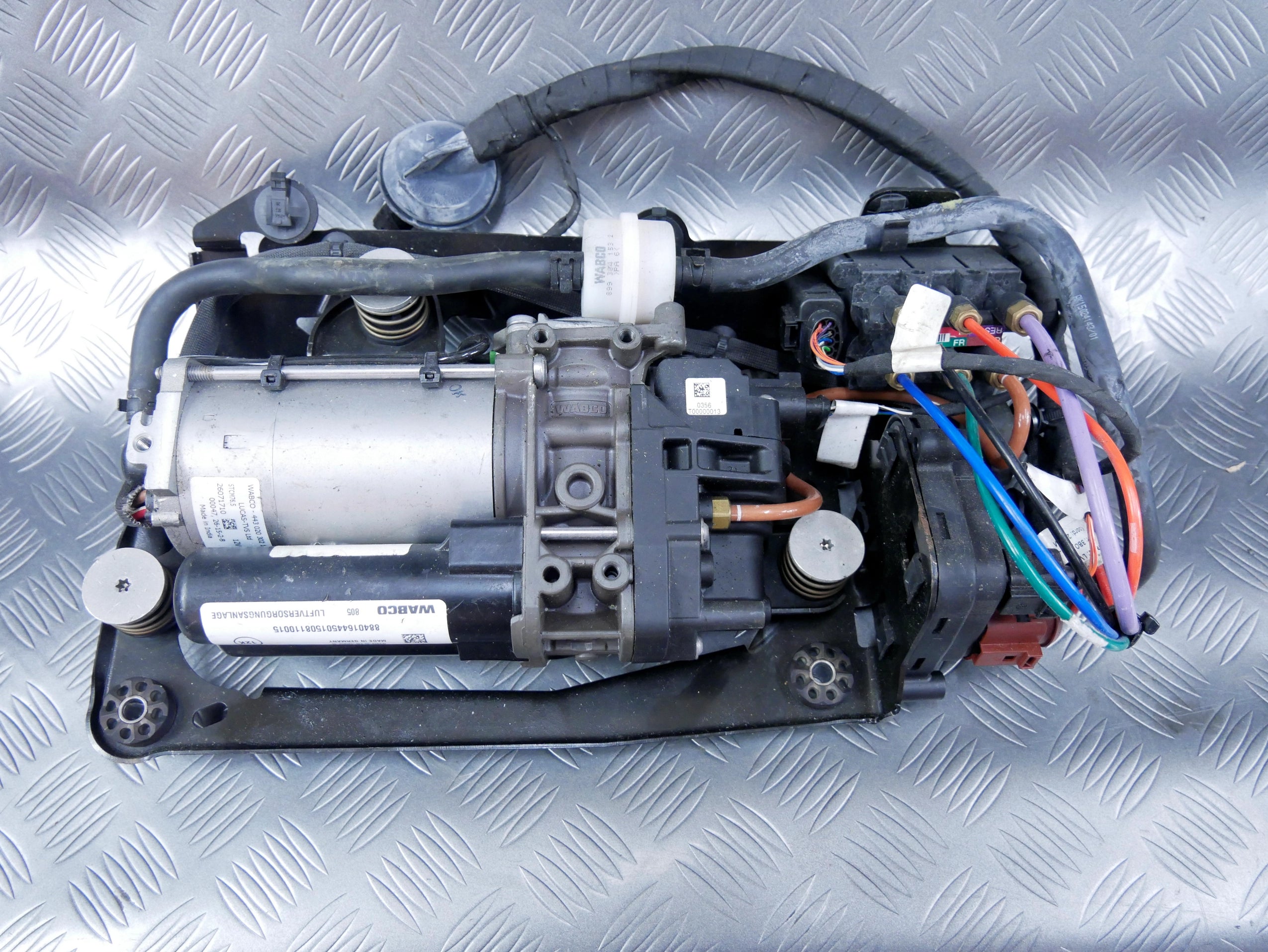 Kompresor zawieszenia pneumatycznego 4N0616005B AUDI A8 D5 4N0