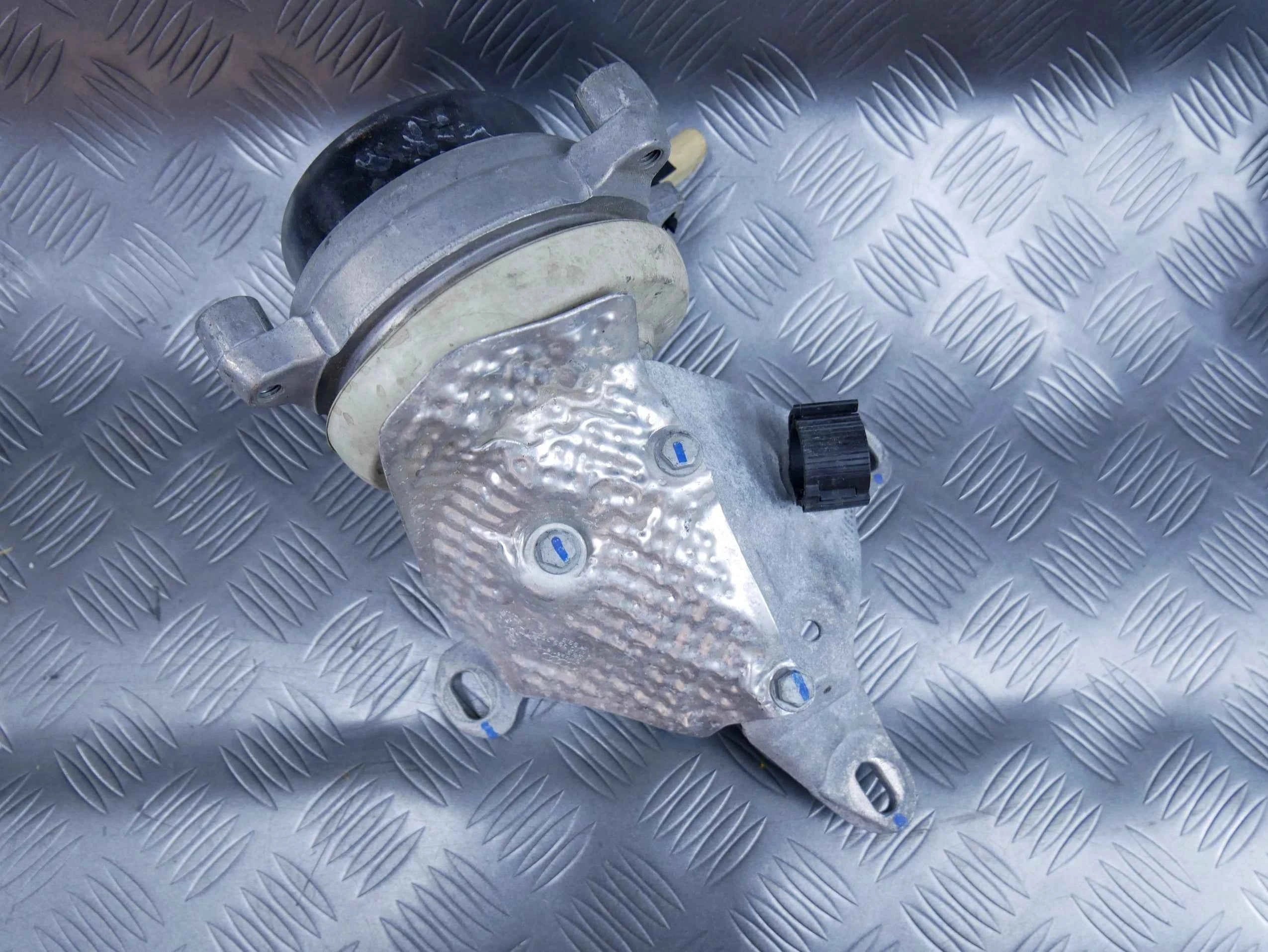 Poduszka silnika lewa 4M0399151K AUDI A8 D5 3.0 TDI