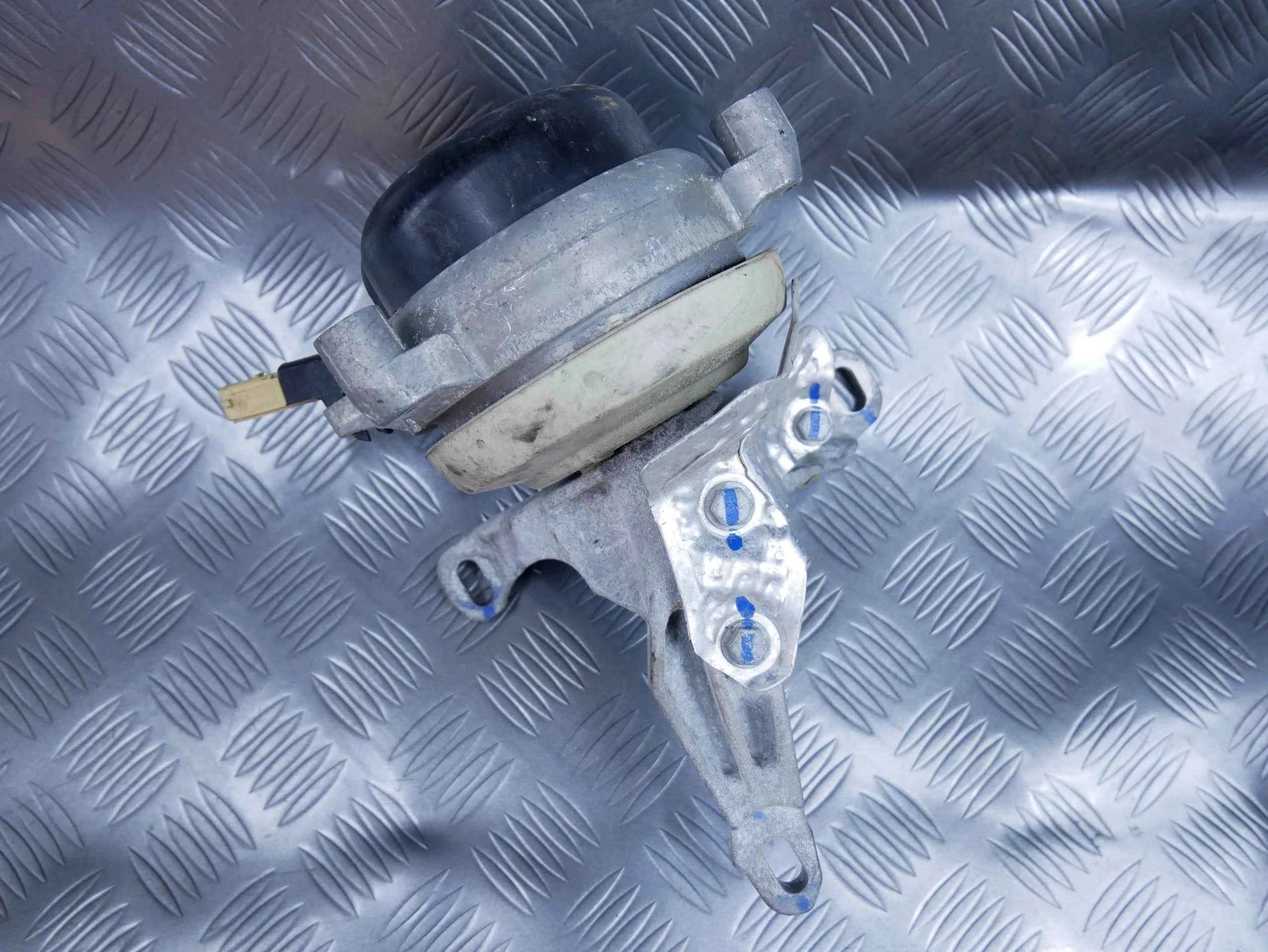 Poduszka silnika prawa 4M0399152Q AUDI A8 D5 3.0 TDI