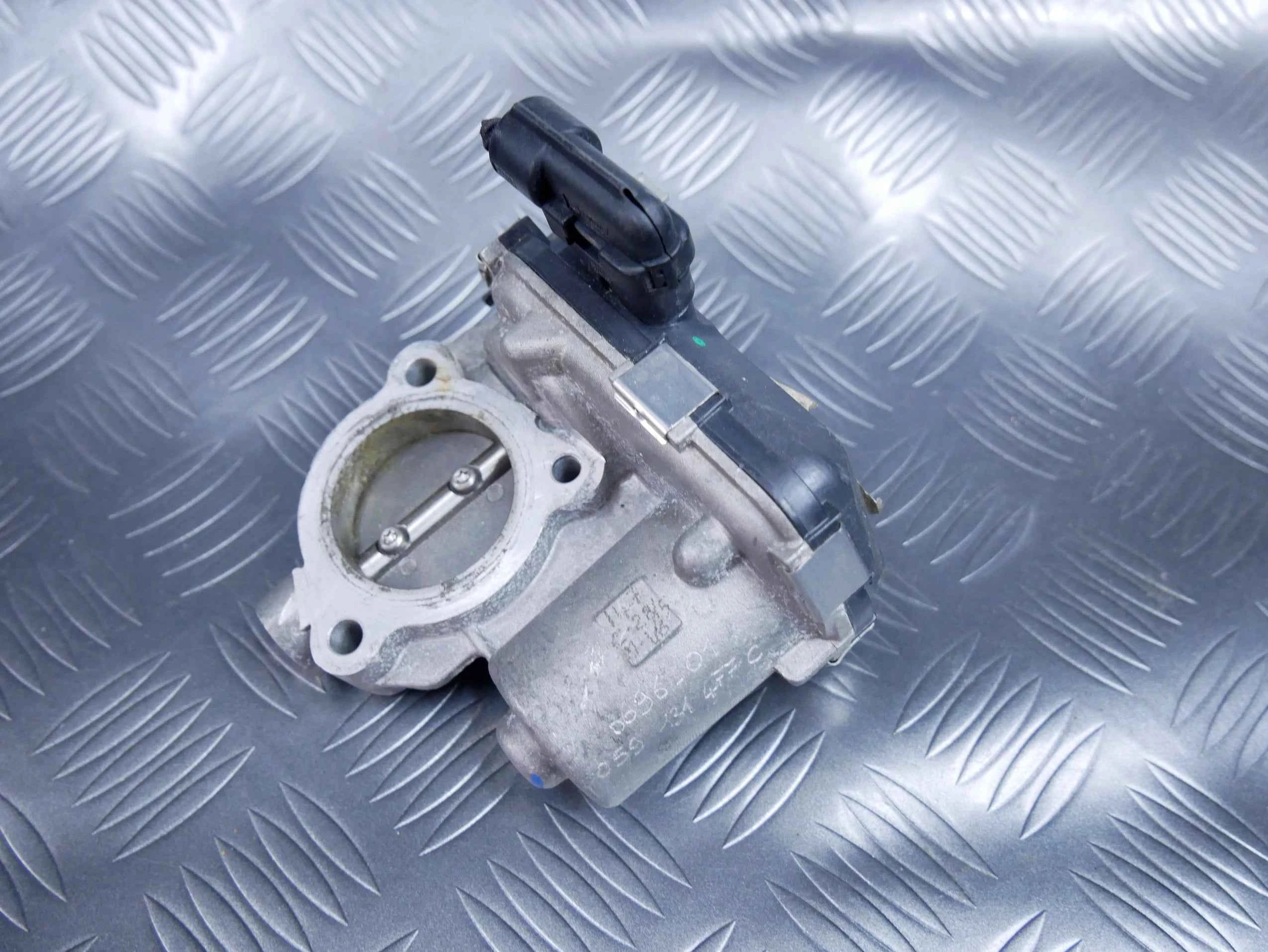 Przepustnica 059131477C AUDI A8 D5 3.0 TDI