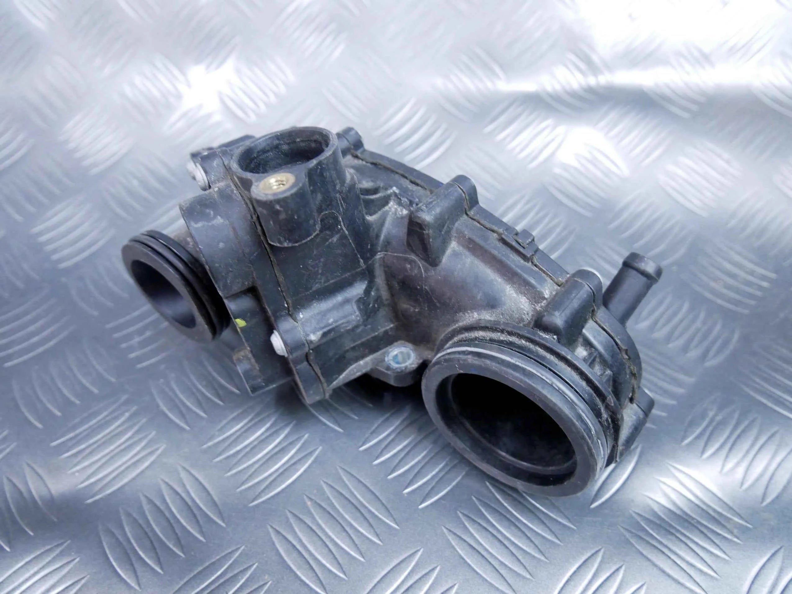 Obudowa termostatu termostat 059121111BP AUDI A8 D5 3.0 TDI
