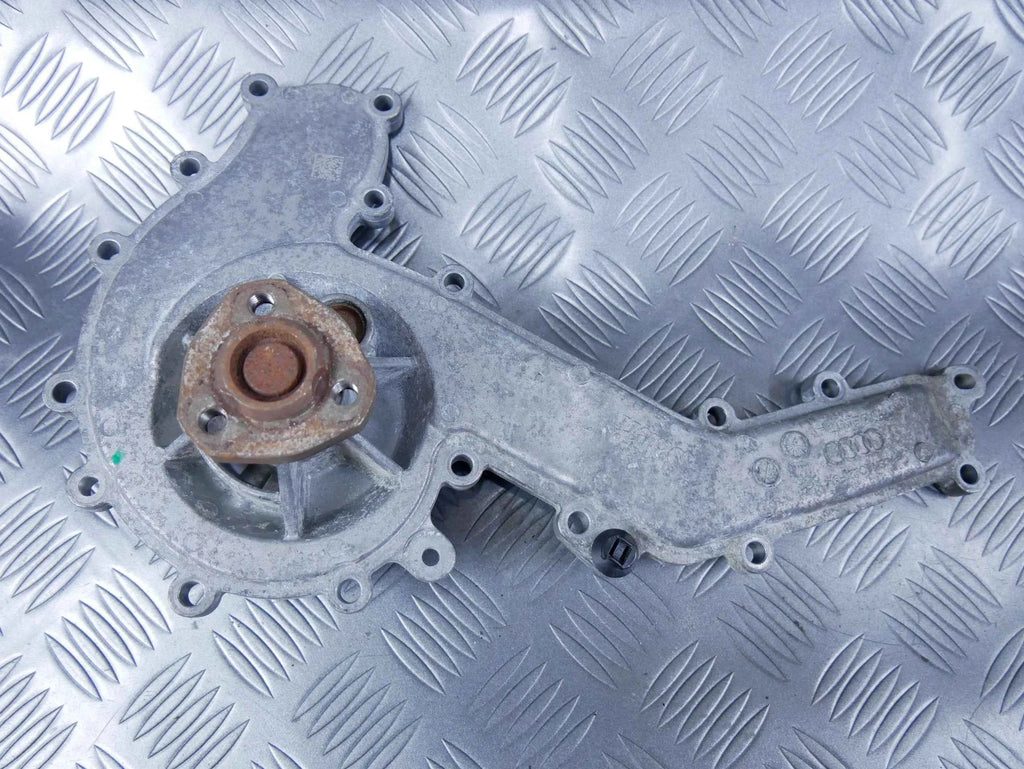 Pompa wody OEM 059121008M AUDI A8 D5 3.0 TDI