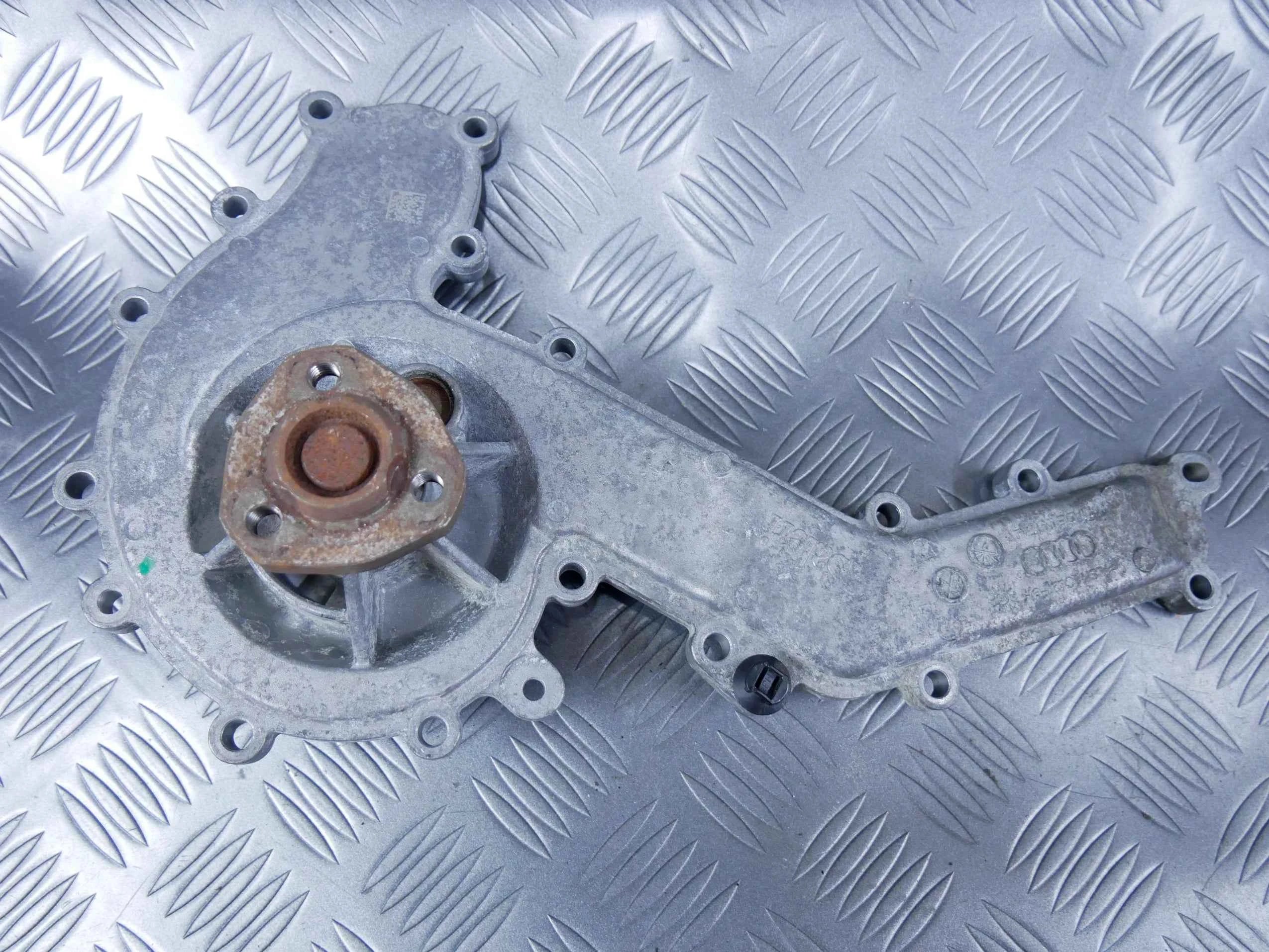 Pompa wody OEM 059121008M AUDI A8 D5 3.0 TDI