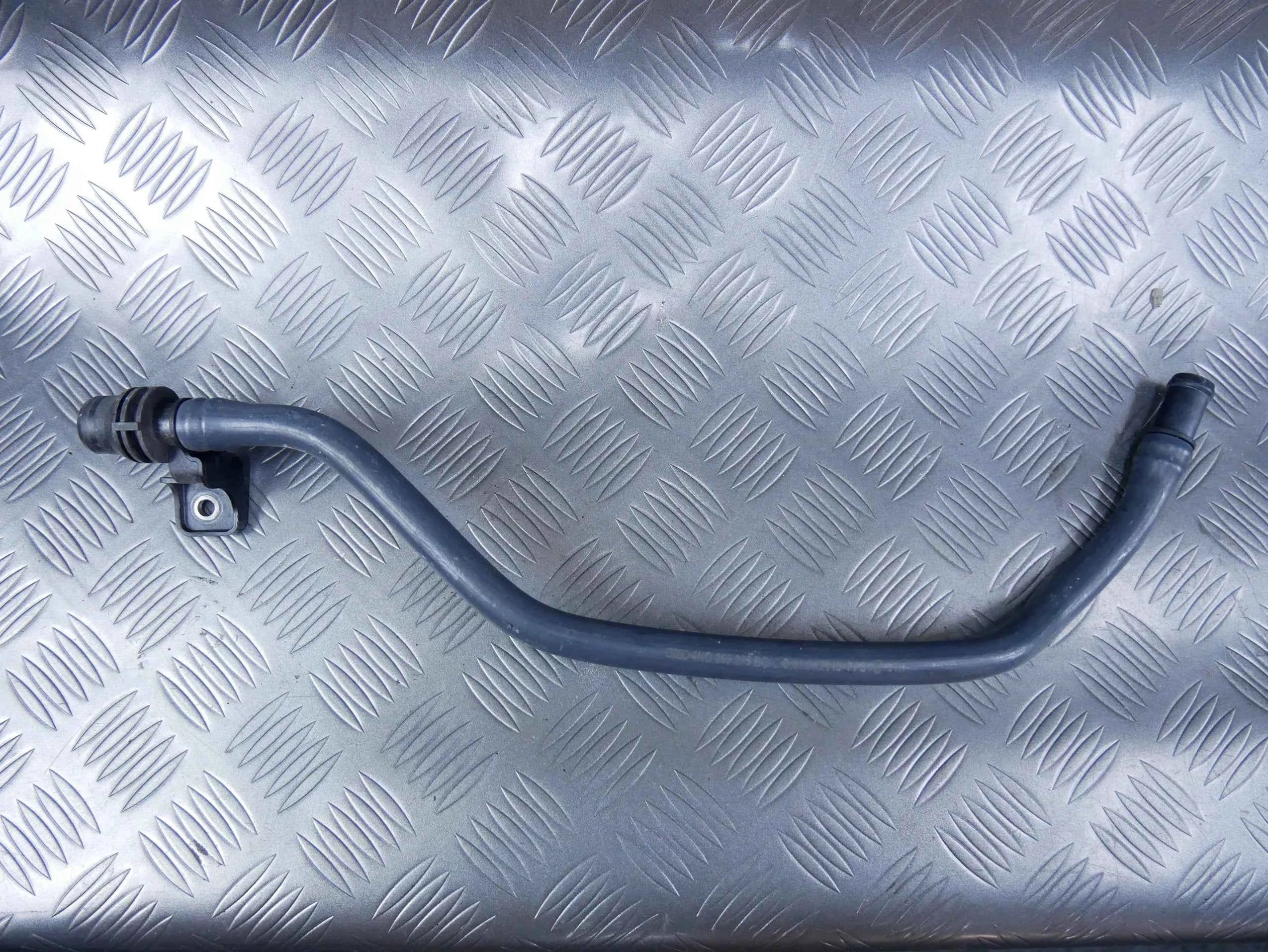 Rura przewód wody 4N0265235BC AUDI A8 D5 3.0 TDI