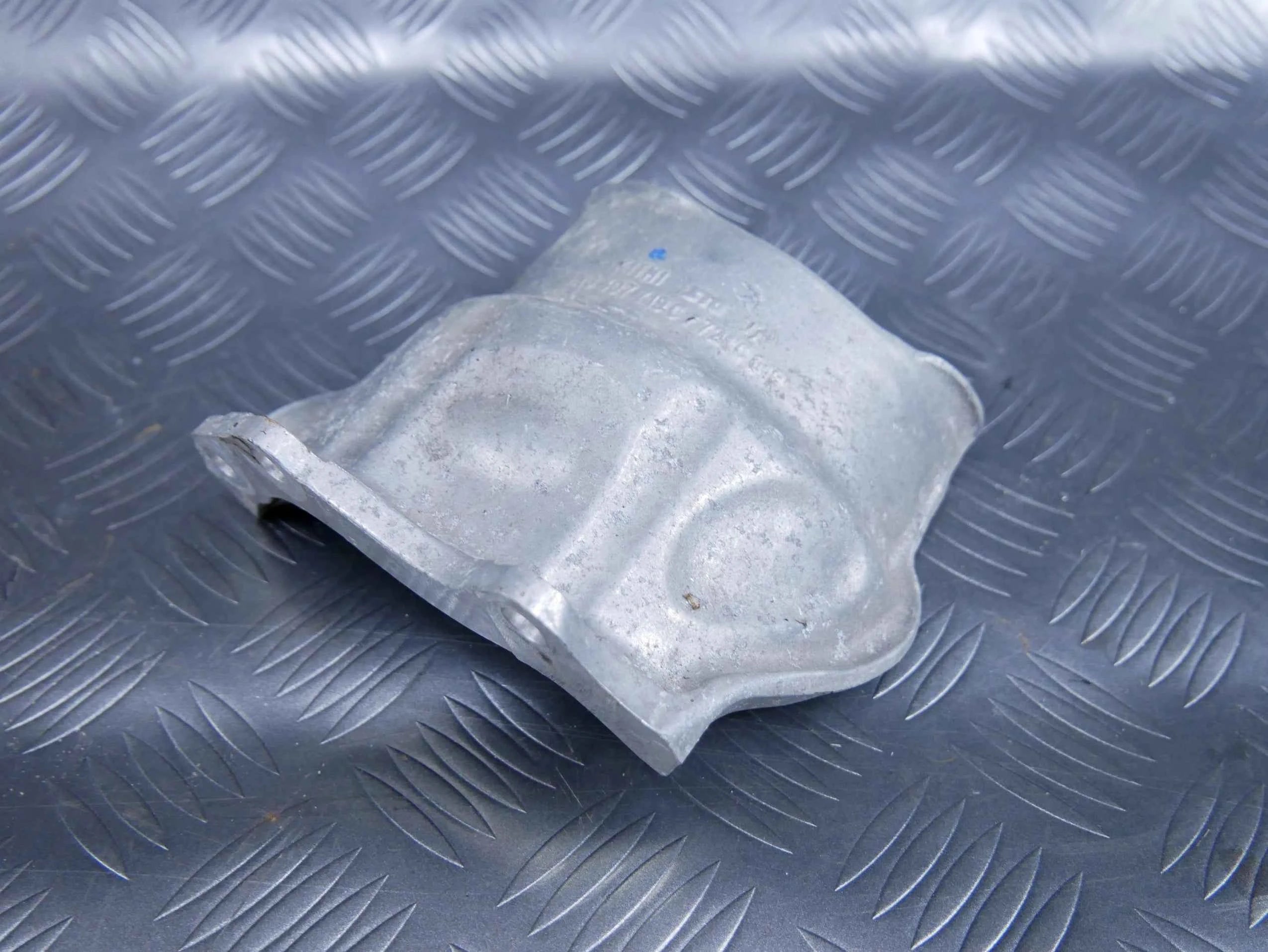 Osłona półosi przegubu 4N0407719C AUDI A8 D5