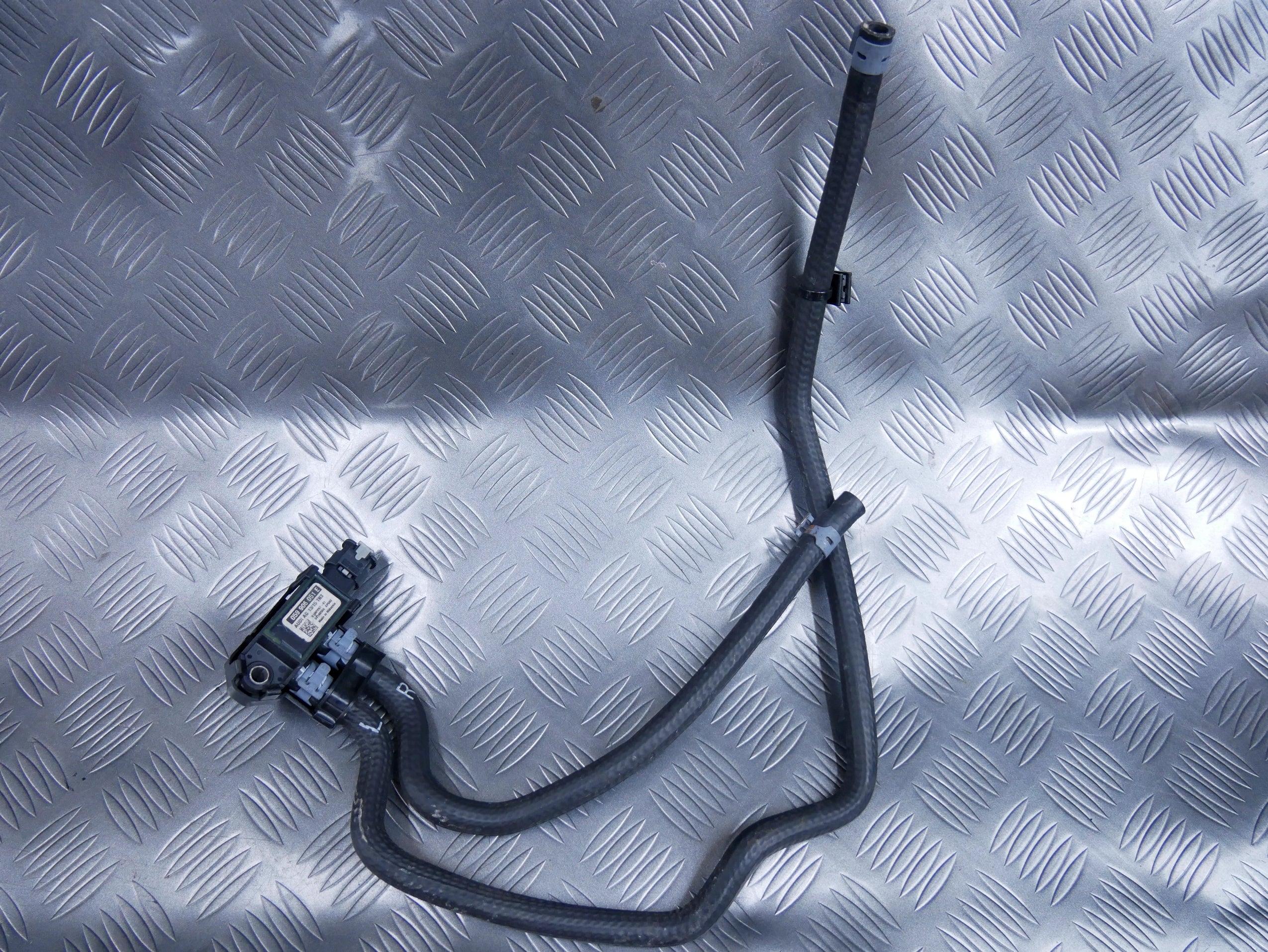 Czujnik węże podciśnienia 059131960B 059906051E AUDI A8 D5 3.0 TDI