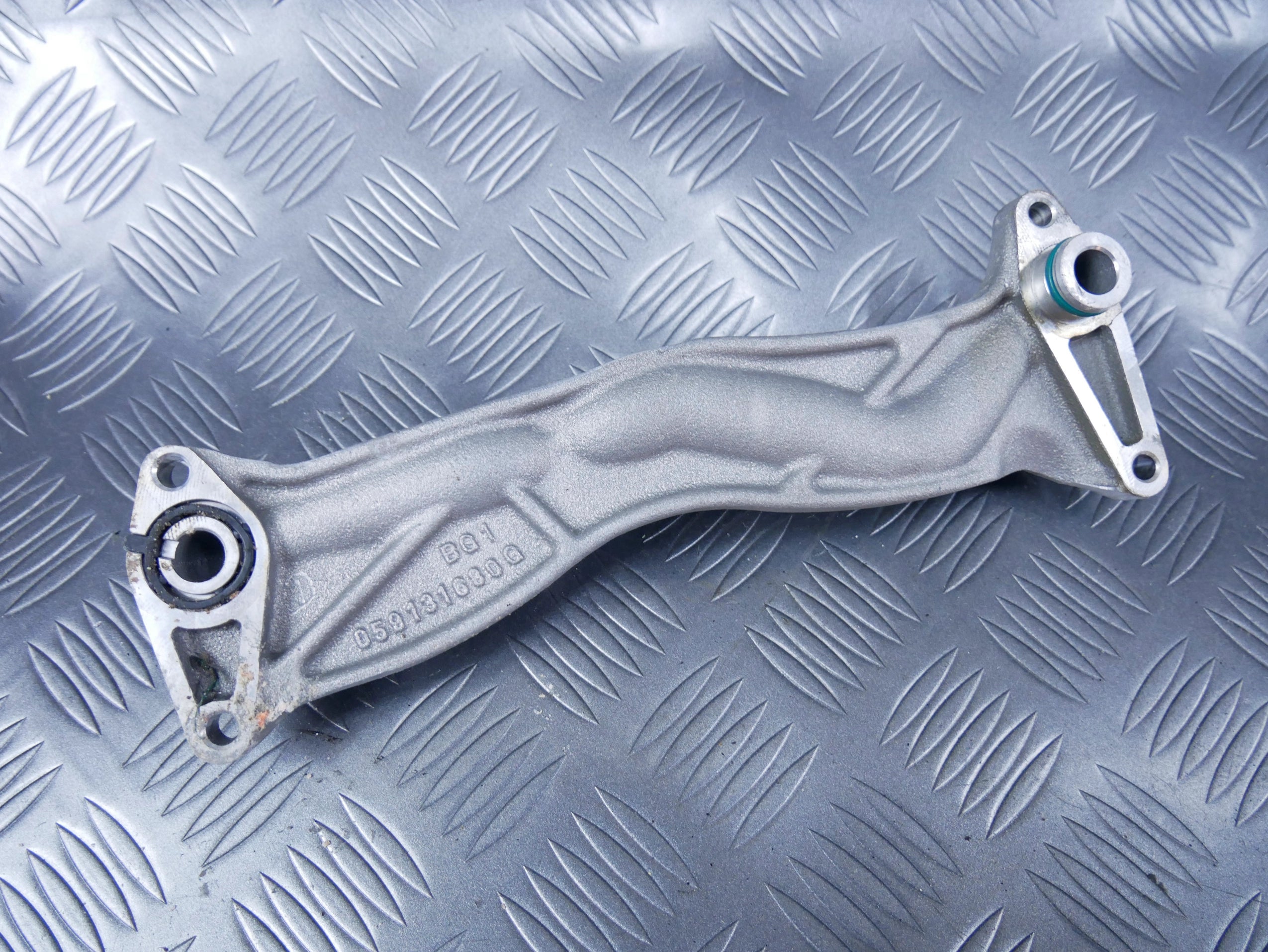 Mocowanie króciec chłodnicy spalin 059131680G AUDI A8 D5 3.0 TDI