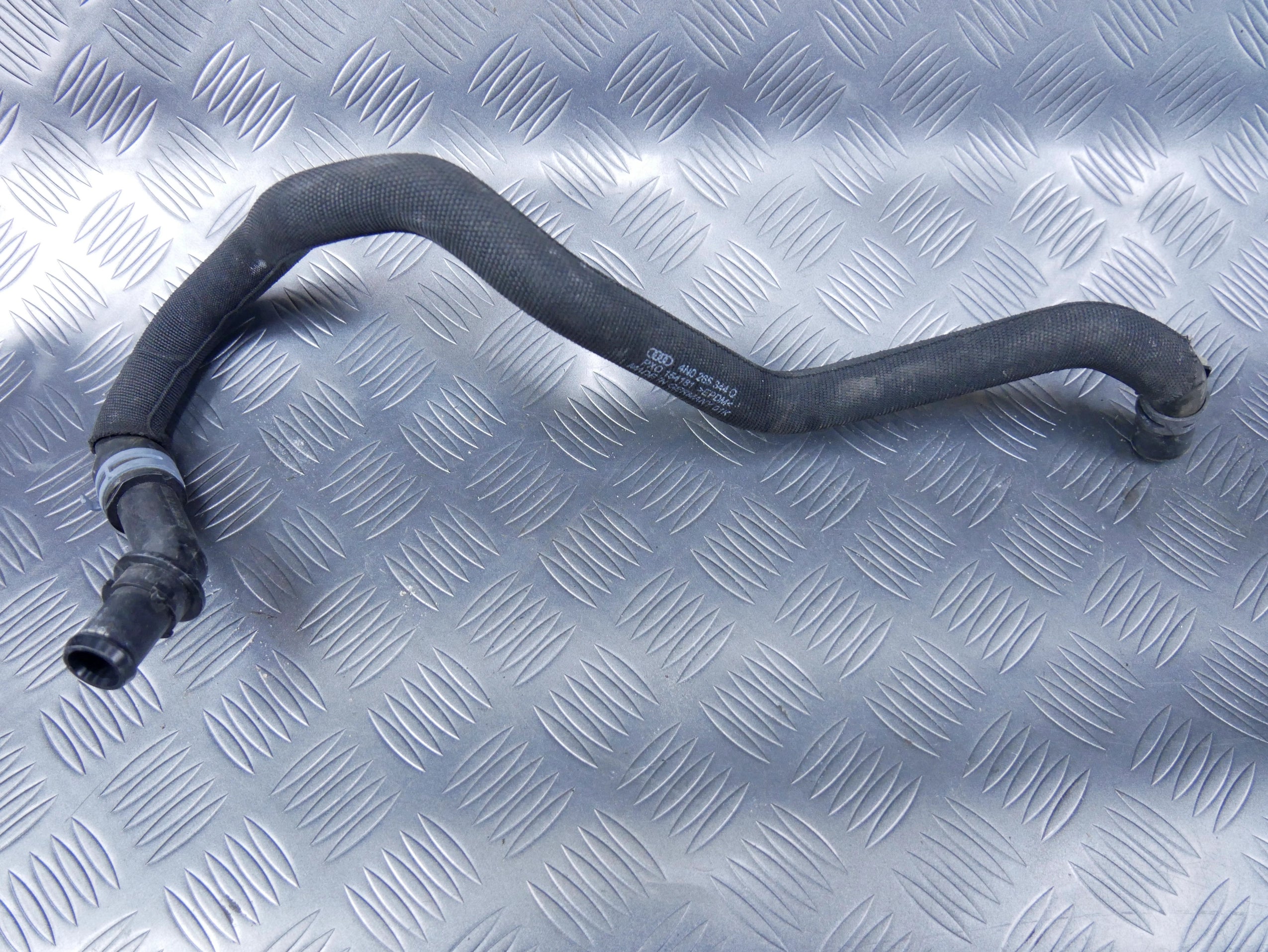 Rura wąż wody 4N0265344Q AUDI A8 D5 3.0 TDI