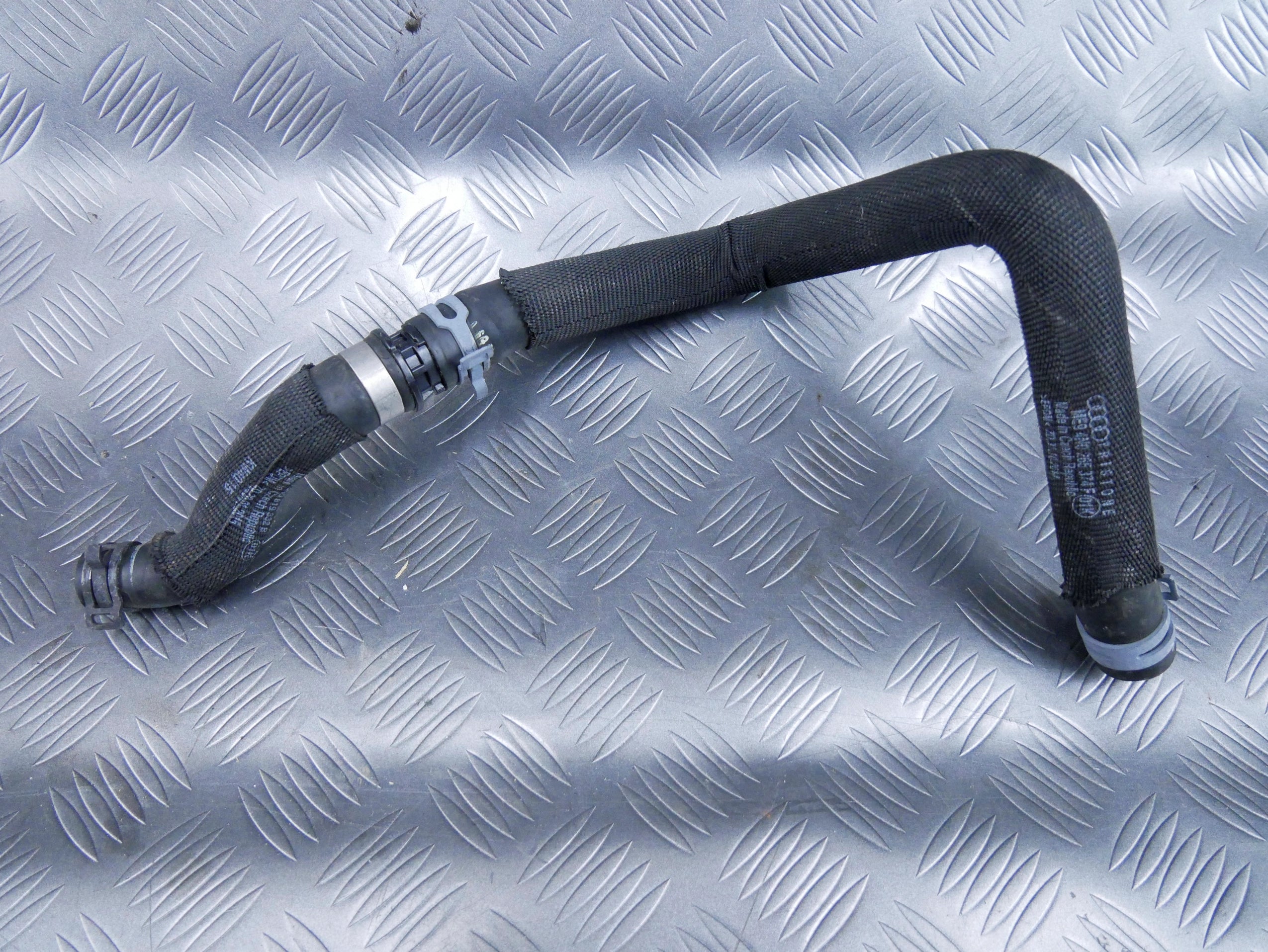 Rura wąż wody 4N0265374F AUDI A8 D5 3.0 TDI