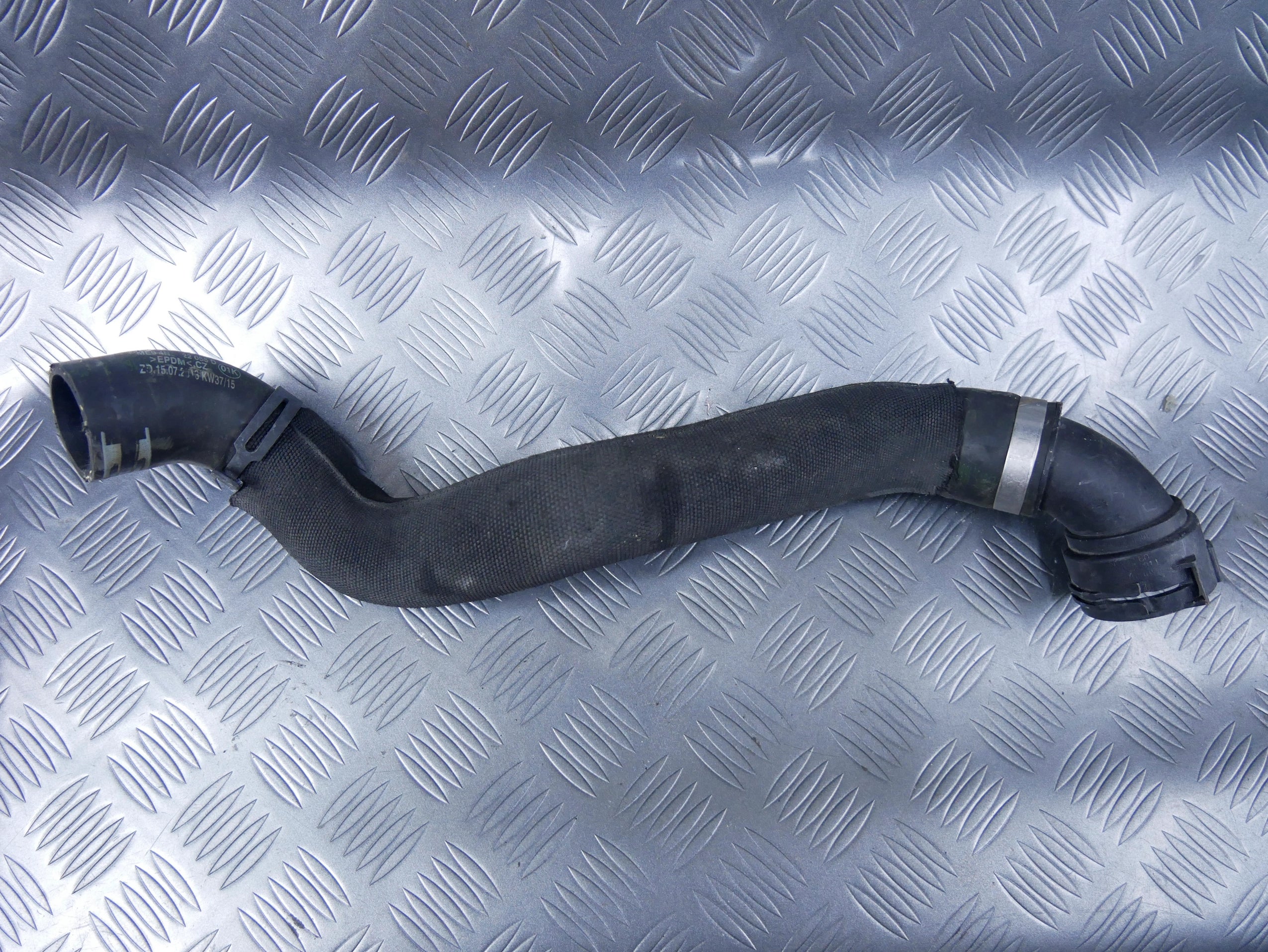 Rura wąż wody 4N0122055D AUDI A8 D5 3.0 TDI