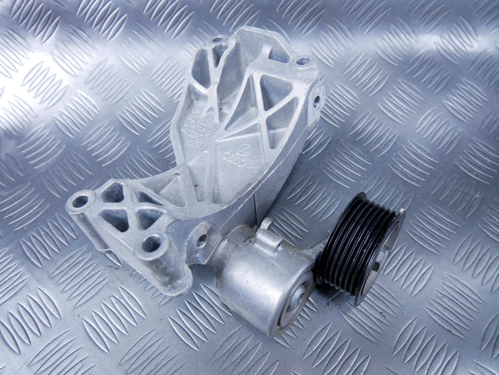 Łapa wieszak podstawa alternatora 06E903143G AUDI A8 4H 3.0 TFSI