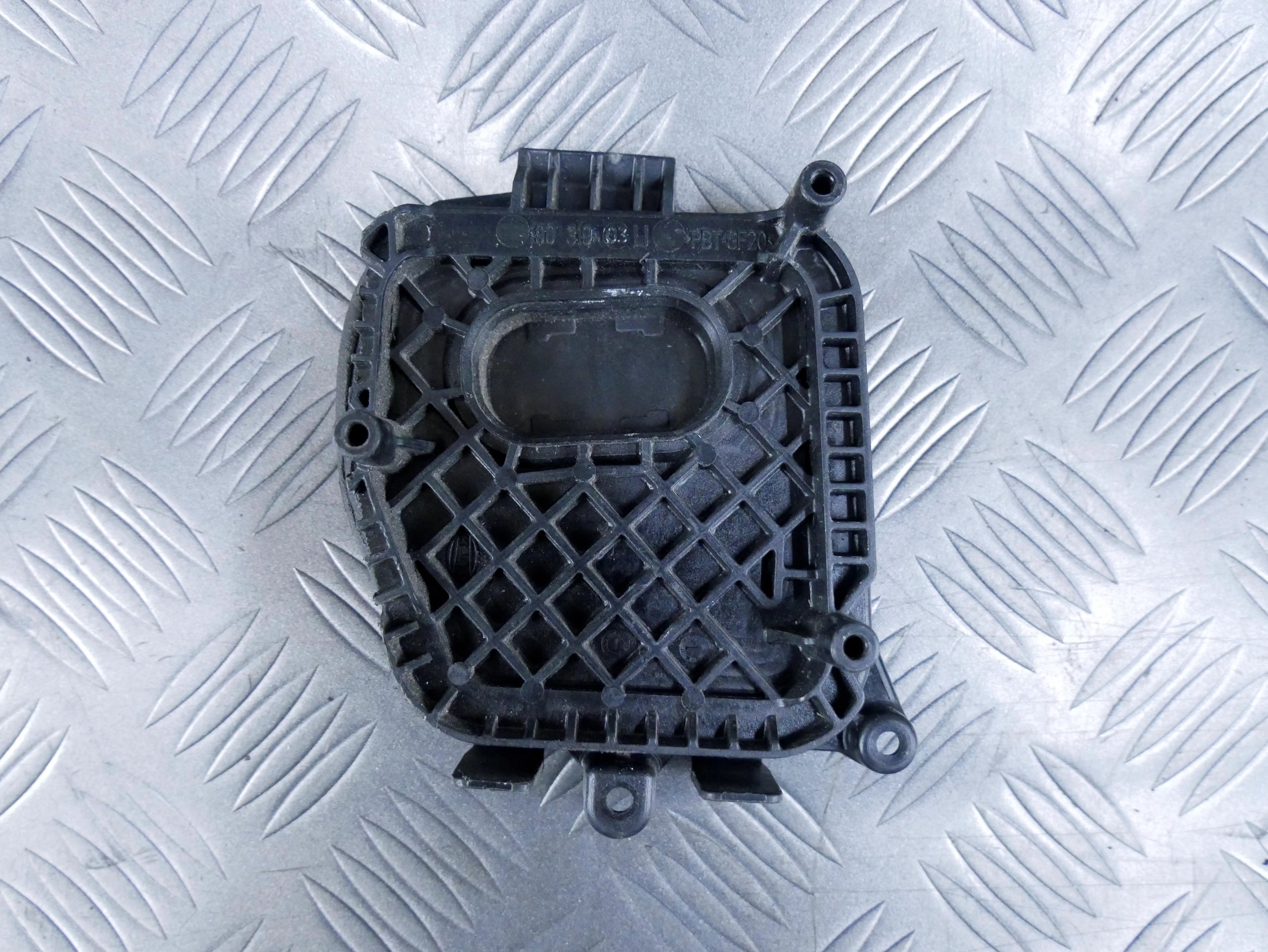Osłona dekielek zaślepka lampy przód lewa 19031903 AUDI A8 D4