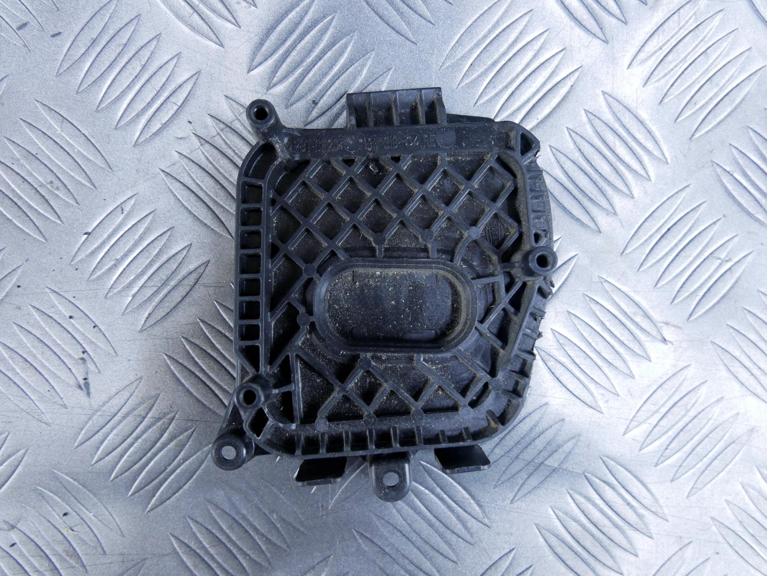 Osłona dekielek zaślepka lampy przód prawa 19031904 AUDI A8 D4