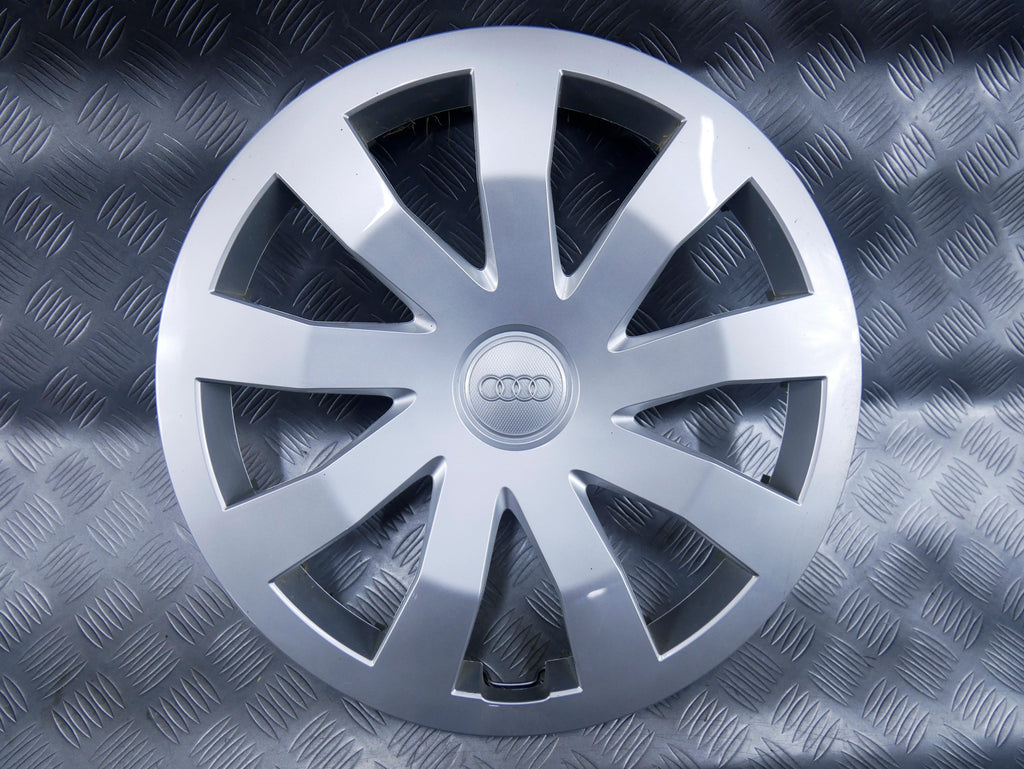 Oryginalny OEM kołpak 15' 82A601147 AUDI A1