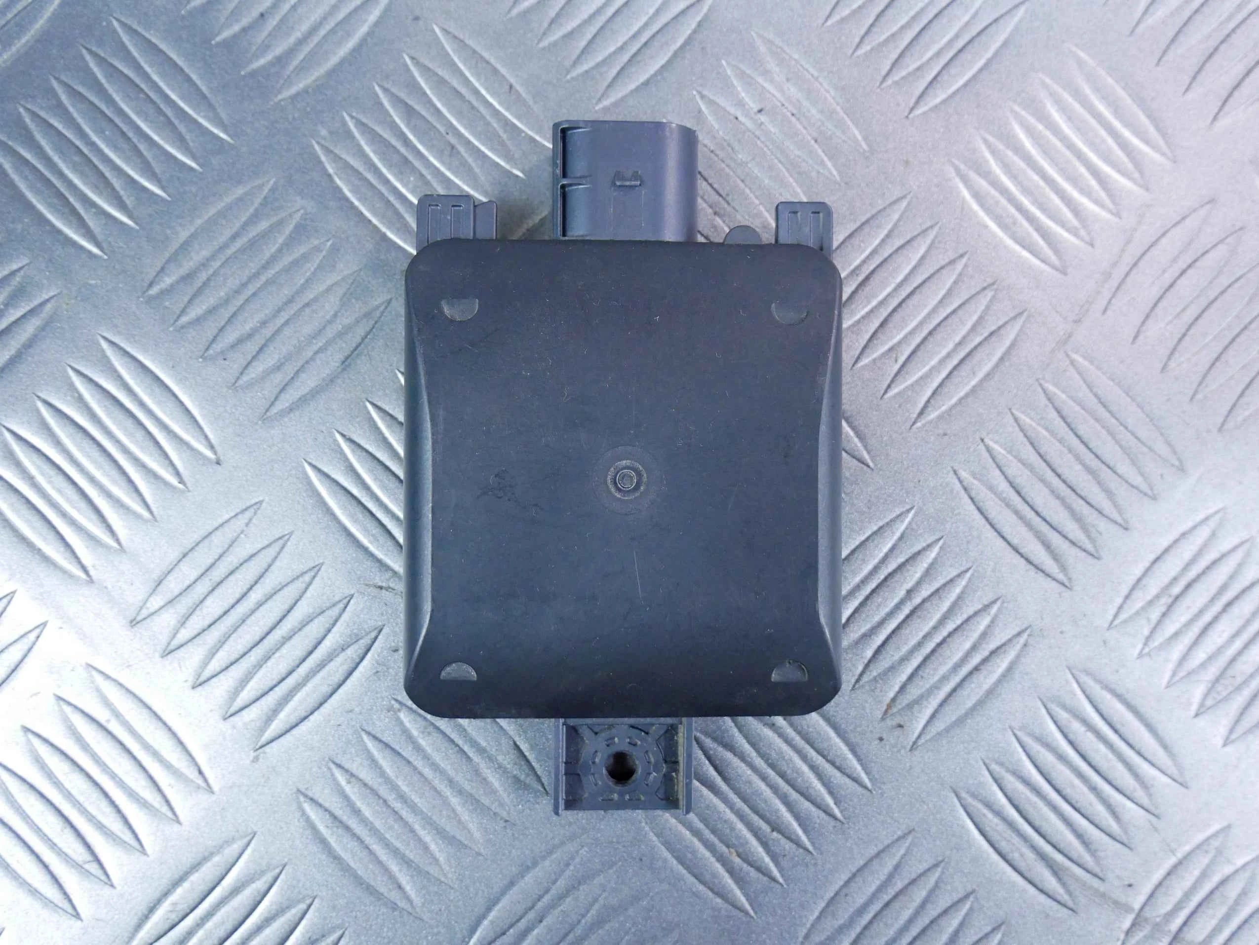 Radar distronic ACC asystent pasa 2Q0907686D VW AUDI SKODA