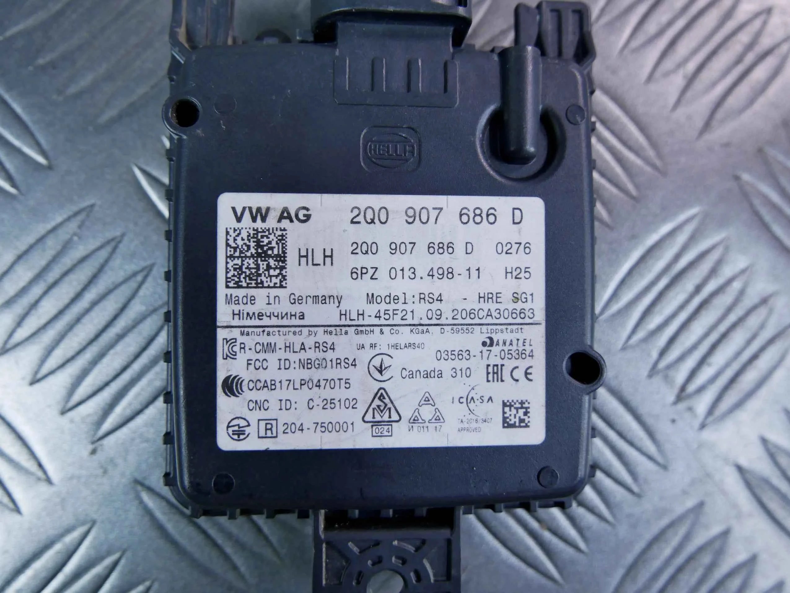 Radar distronic ACC asystent pasa 2Q0907686D VW AUDI SKODA