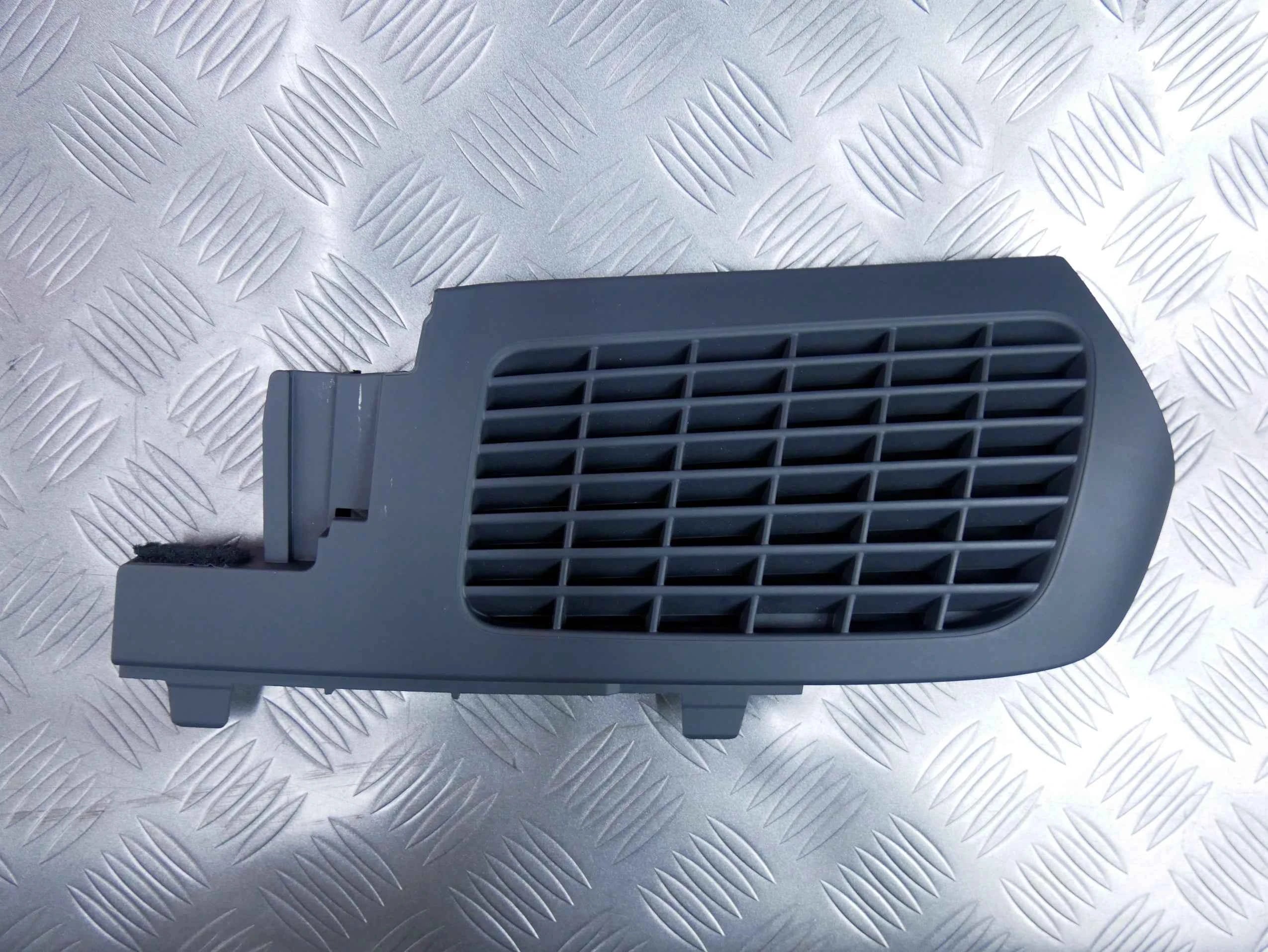 Kratka bagażnika lewa 80A868605 AUDI Q5 80A