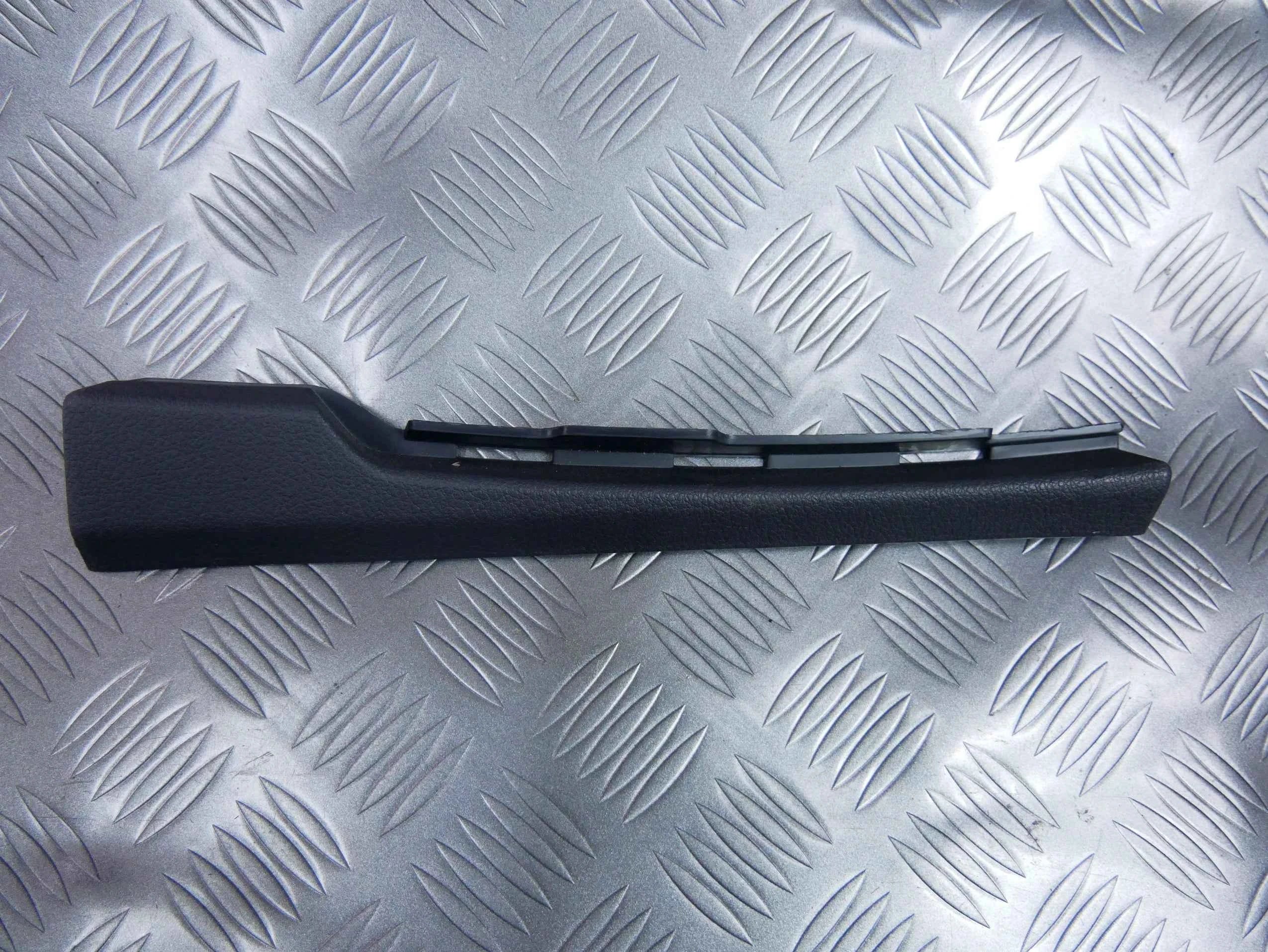 Listwa osłona boku konsoli prawa 80A868204 AUDI Q5 80A