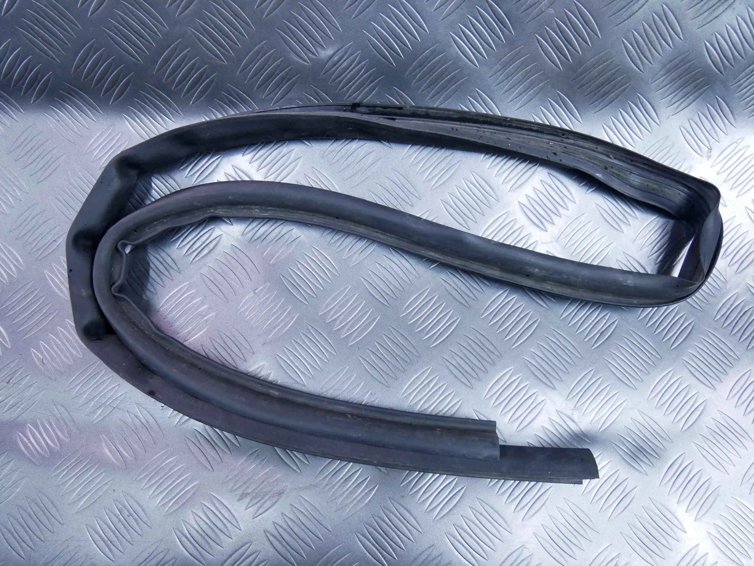 Uszczelka progu progowa lewa 80A833177 AUDI Q5 80A