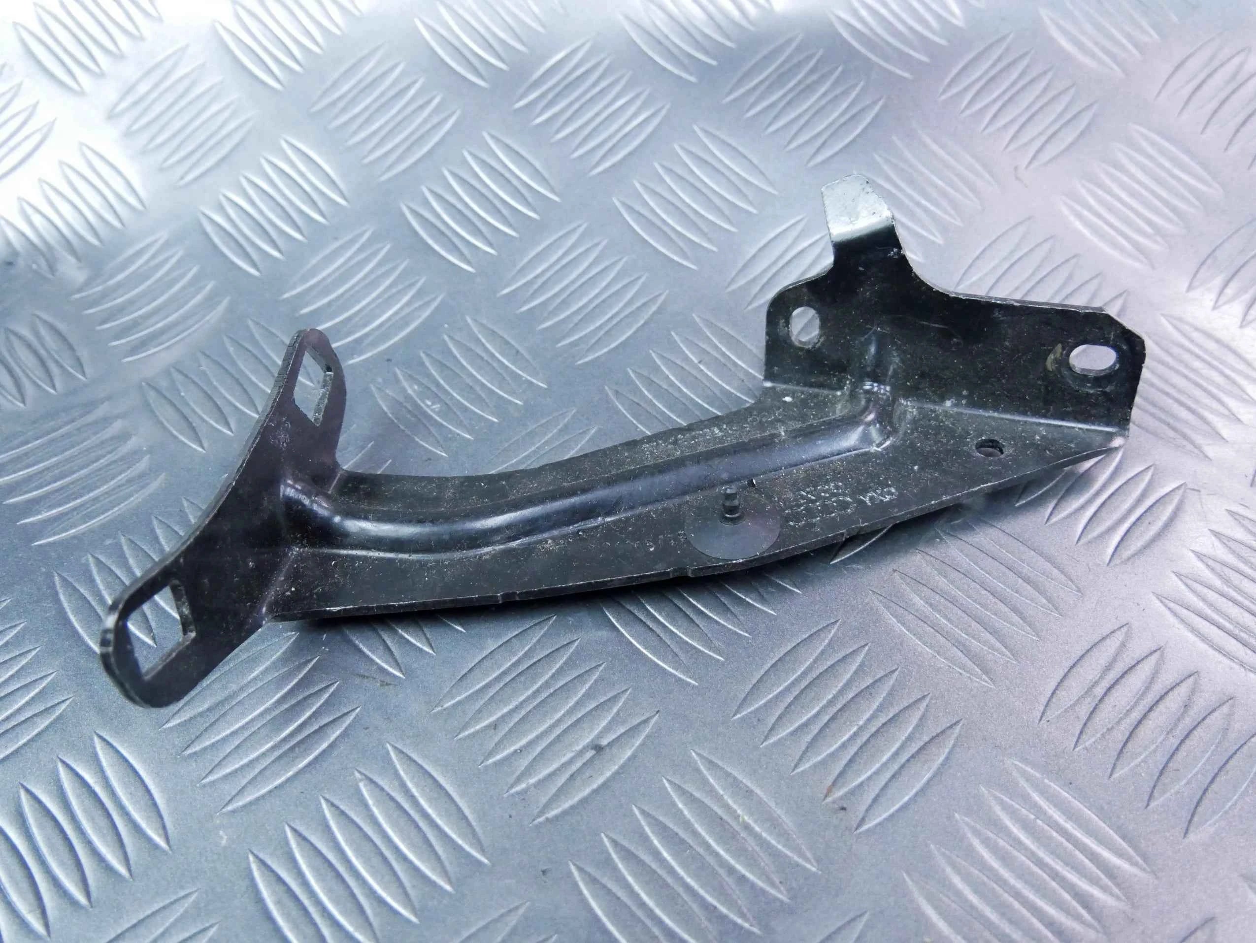 Uchwyt mocowanie pompy wody 80A121232A AUDI Q5 80A