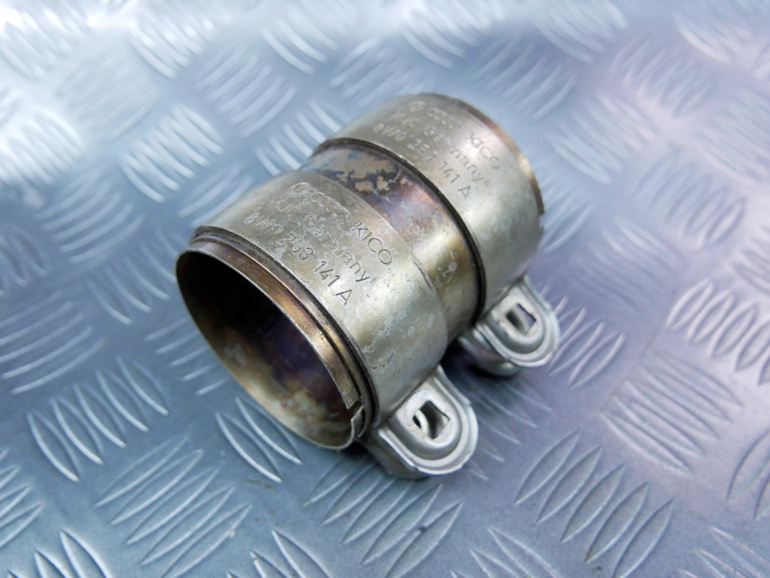 Łącznik obejma wydechu 8W0253141A AUDI Q5 80A