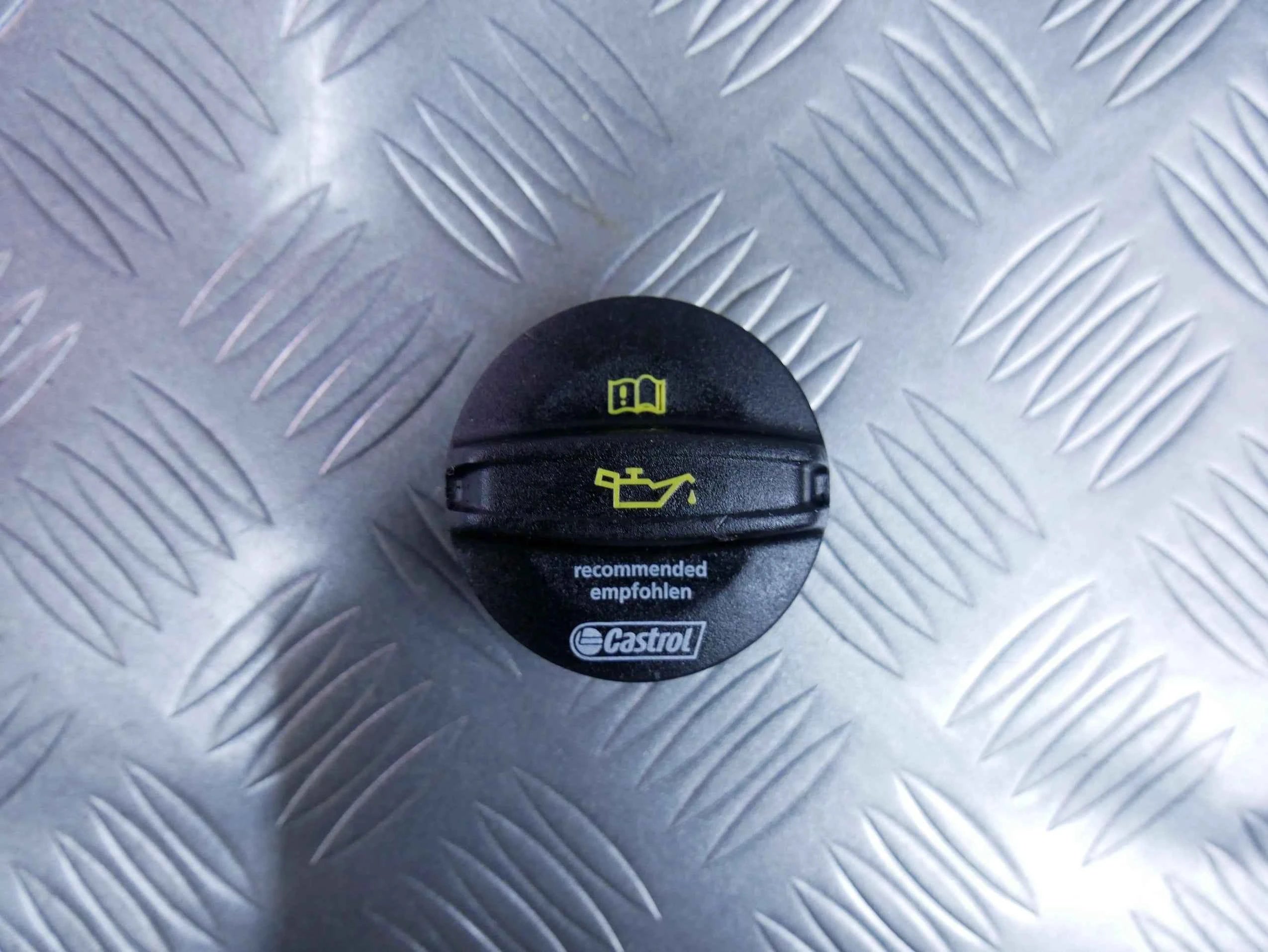 Korek wlewu oleju OEM 06K103485A AUDI Q5 80A