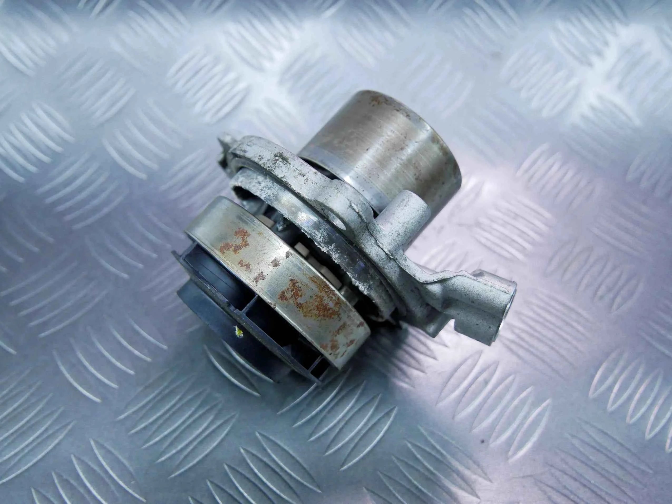 Pompa wody OEM 04L121011E AUDI Q5 80A 2.0 TDI