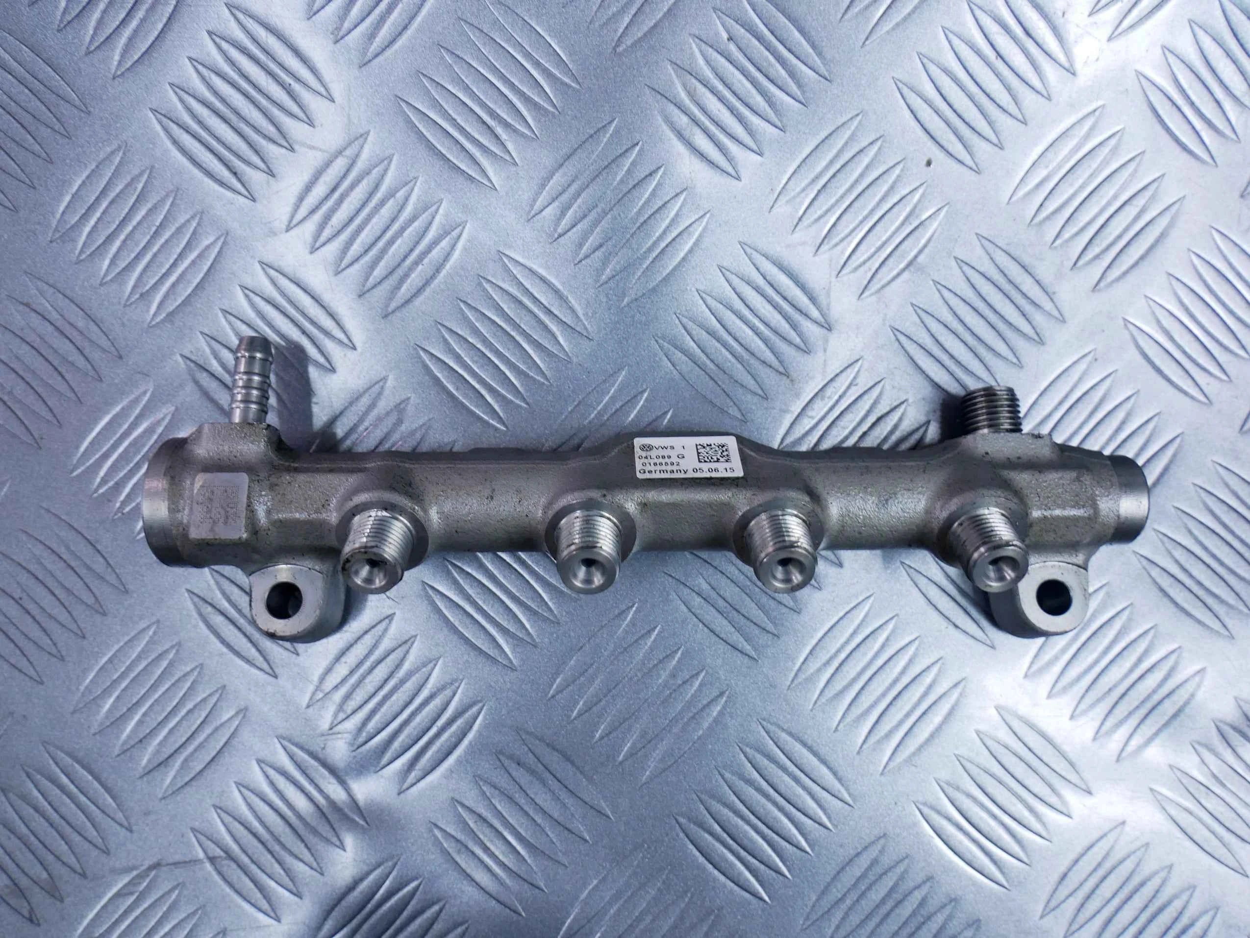 Listwa wtryskowa 04L130089G AUDI Q5 80A 2.0 TDI