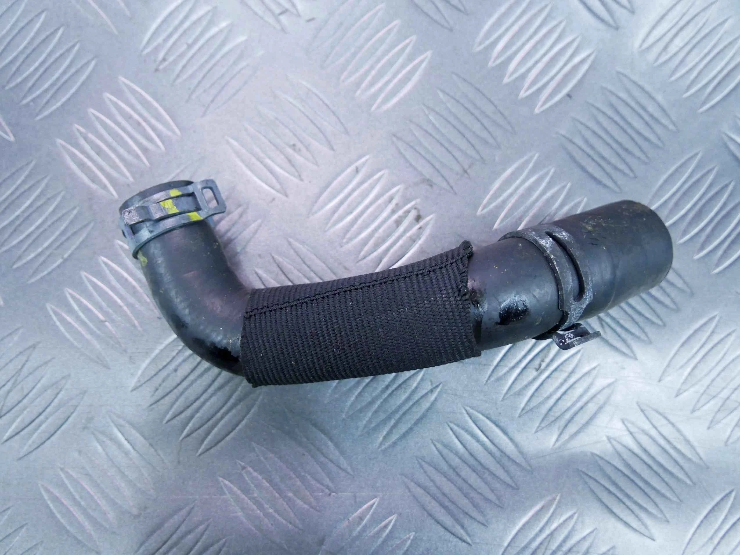 Rura wąż wody 04L122157BE AUDI Q5 80A 2.0 TDI