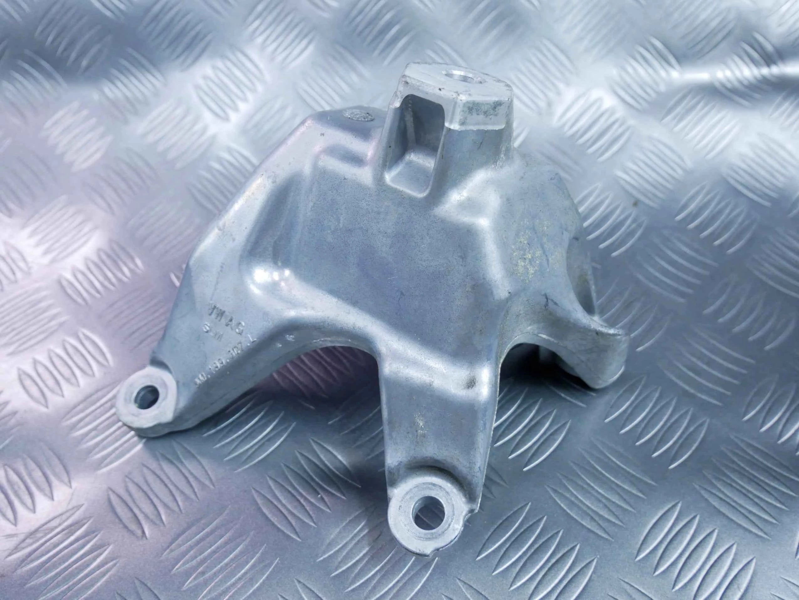 Łapa podpora silnika 8W0199307L AUDI SQ5 80A 3.0 TFSI