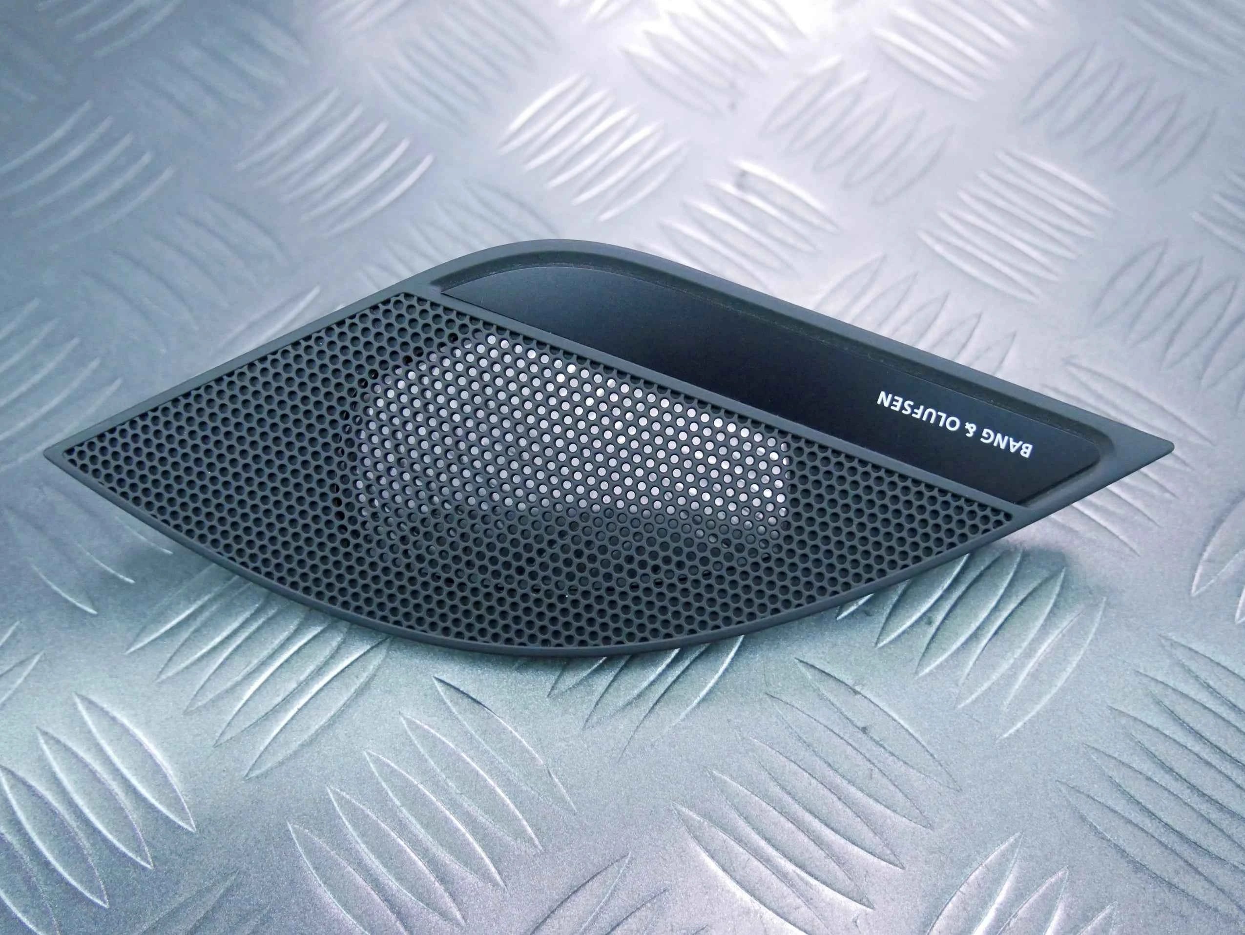 Kratka głośnika konsoli lewa Bang&Olufsen 80B035427 AUDI Q5 80A